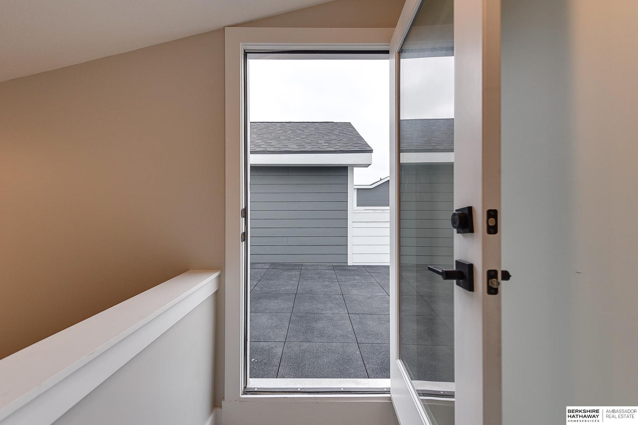 Omaha, Nebraska 68108, United States, 2 Bedrooms Bedrooms, ,3 BathroomsBathrooms,Residential,Pending,94881