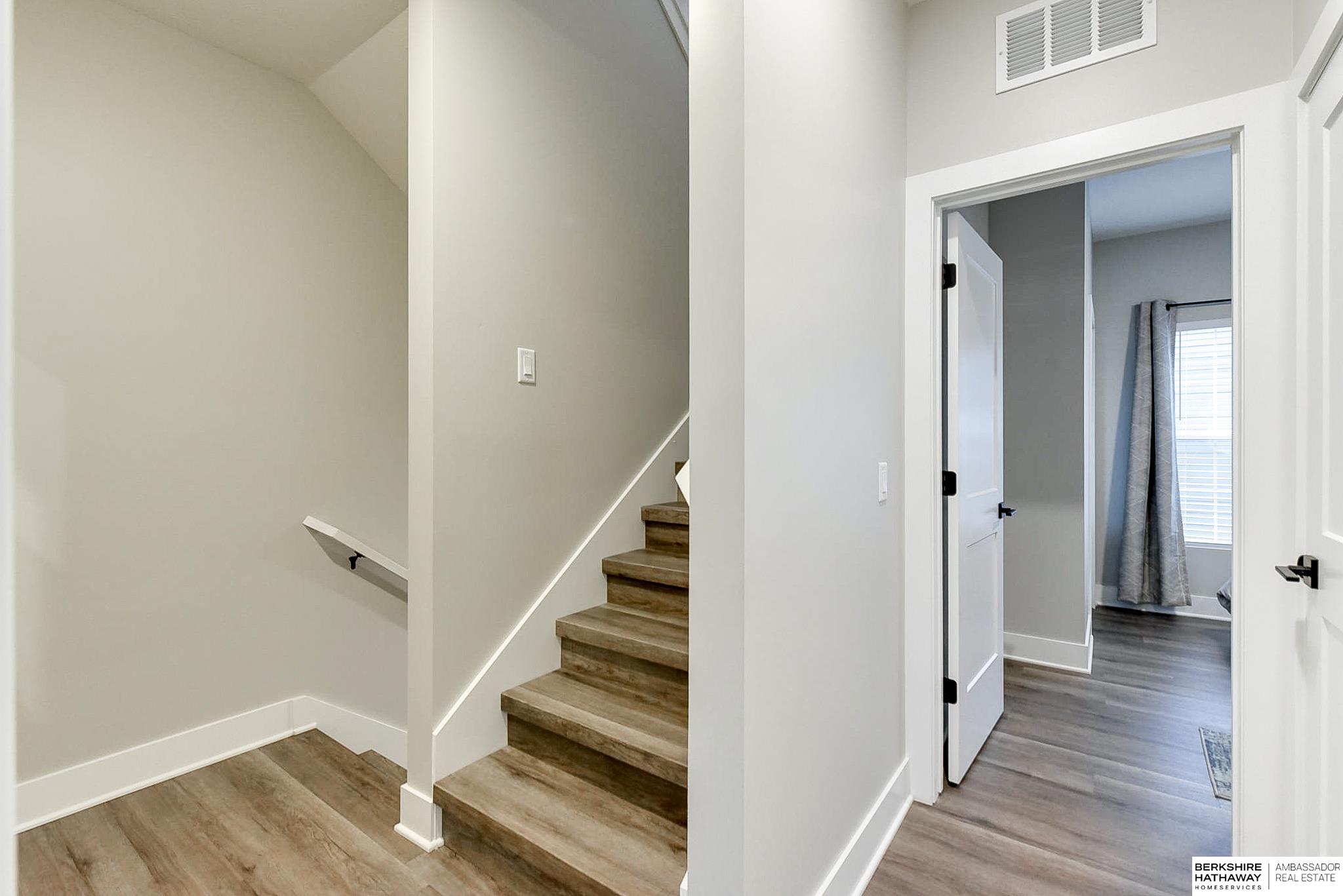 Omaha, Nebraska 68108, United States, 2 Bedrooms Bedrooms, ,3 BathroomsBathrooms,Residential,Pending,94881