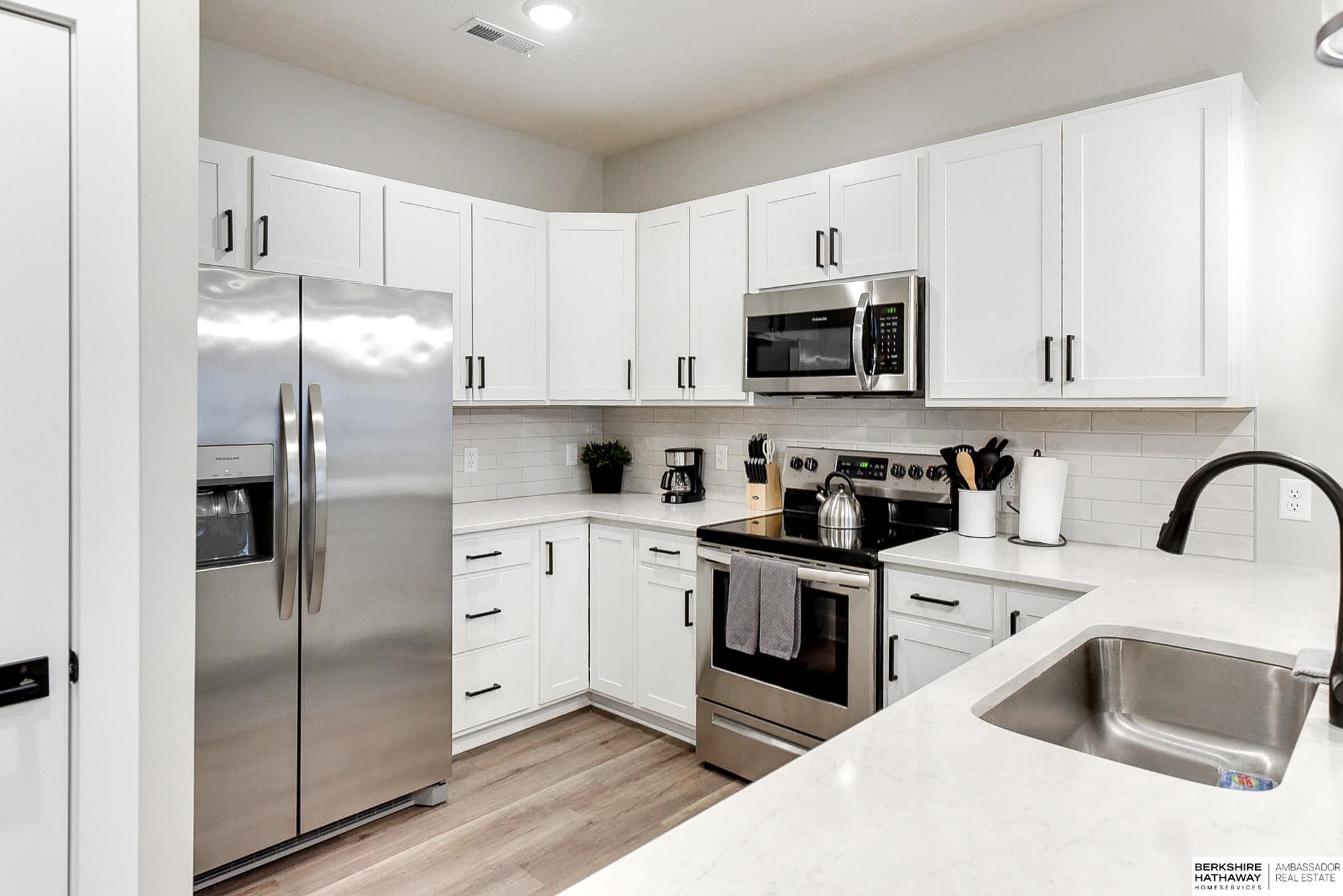 Omaha, Nebraska 68108, United States, 2 Bedrooms Bedrooms, ,3 BathroomsBathrooms,Residential,Pending,94881