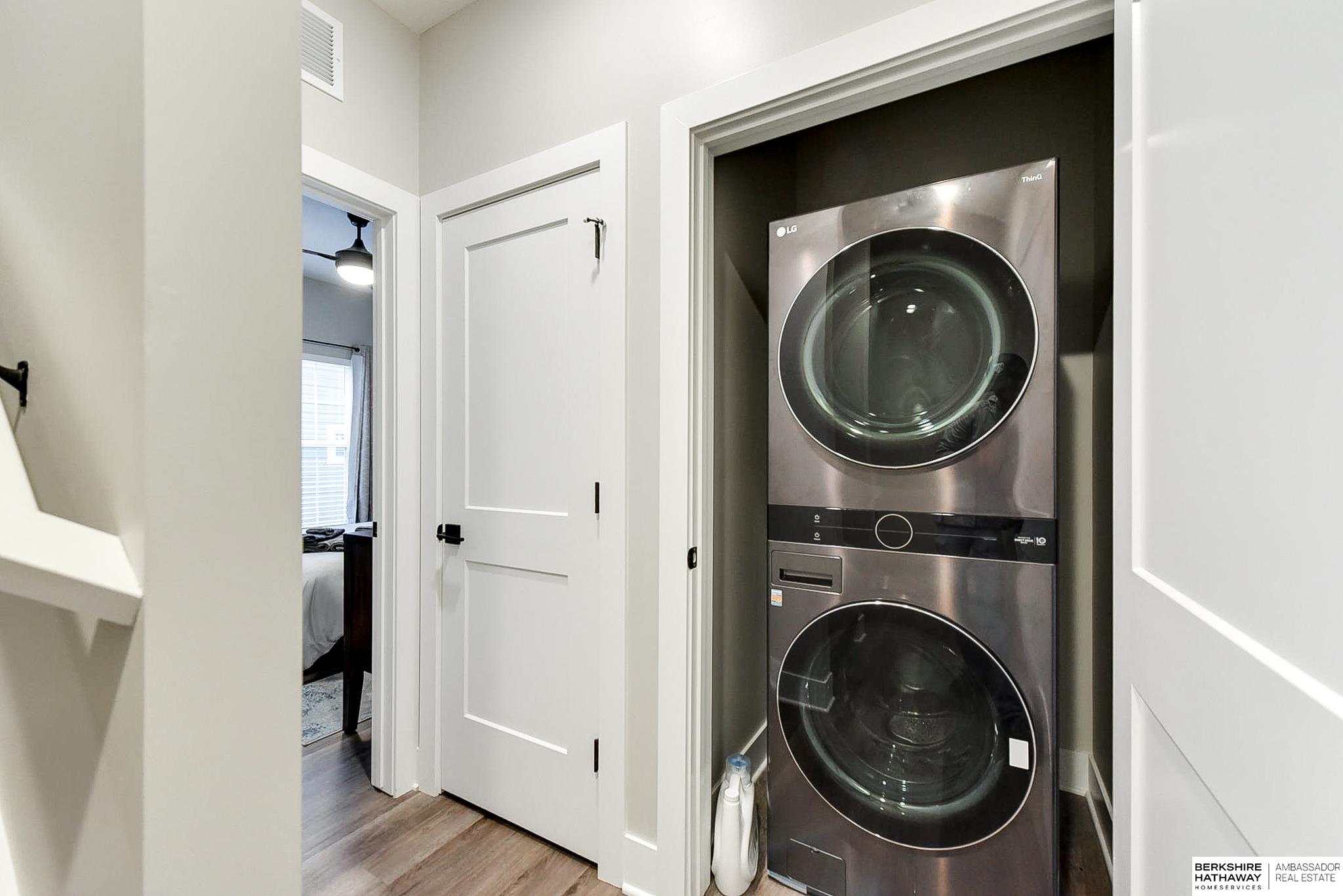 Omaha, Nebraska 68108, United States, 2 Bedrooms Bedrooms, ,3 BathroomsBathrooms,Residential,Pending,94881