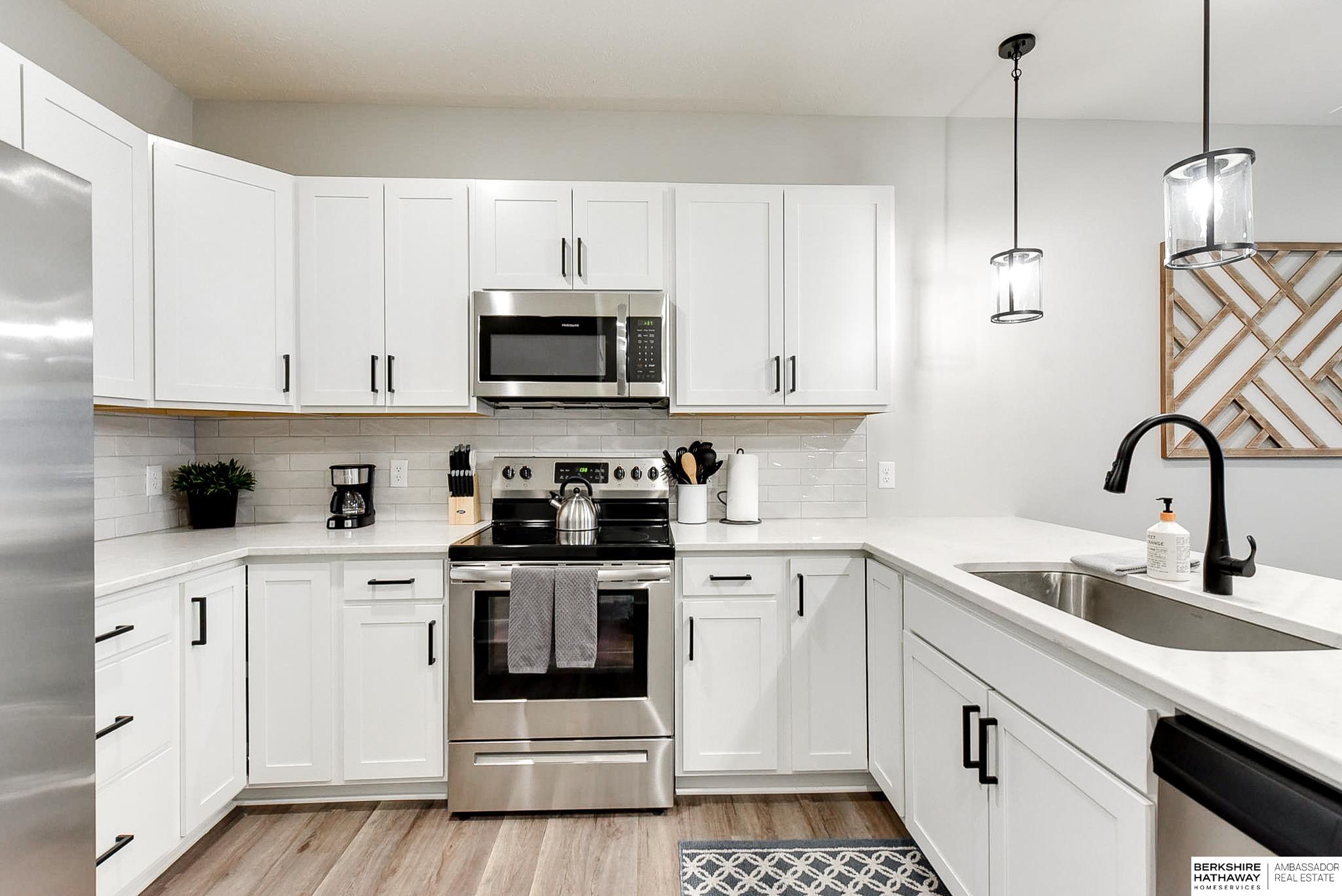 Omaha, Nebraska 68108, United States, 2 Bedrooms Bedrooms, ,3 BathroomsBathrooms,Residential,Pending,94881