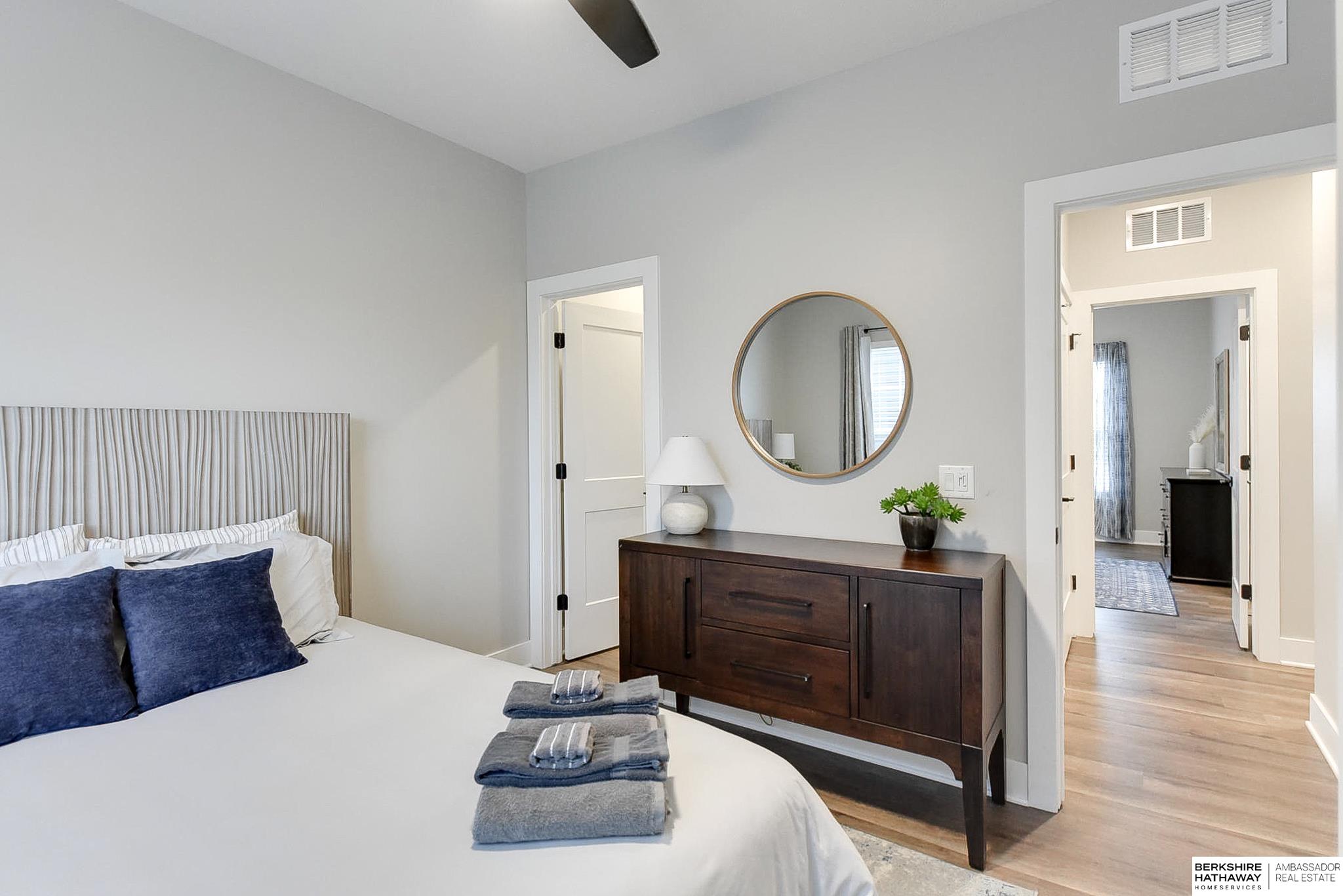 Omaha, Nebraska 68108, United States, 2 Bedrooms Bedrooms, ,3 BathroomsBathrooms,Residential,Pending,94881