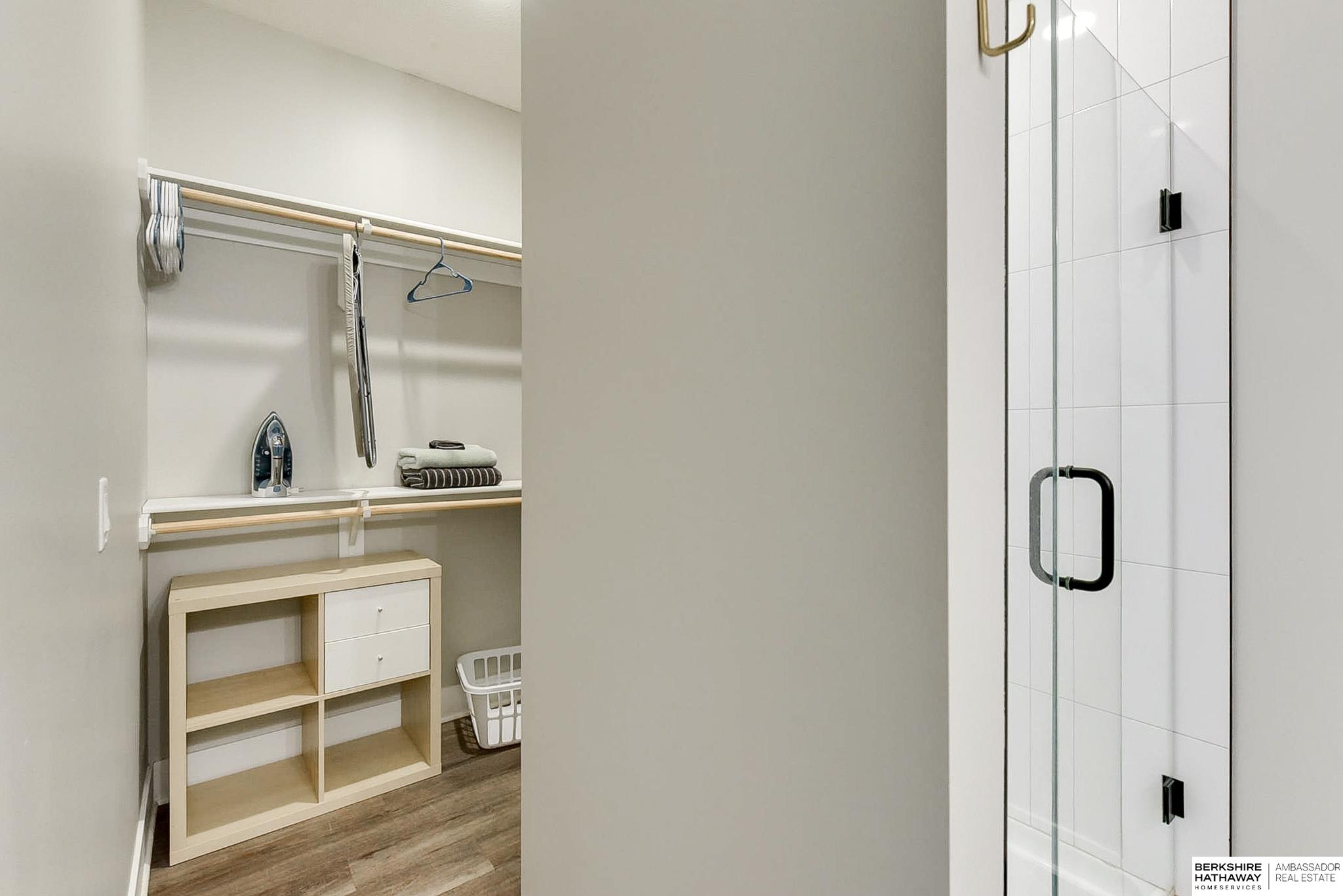 Omaha, Nebraska 68108, United States, 2 Bedrooms Bedrooms, ,3 BathroomsBathrooms,Residential,Pending,94881