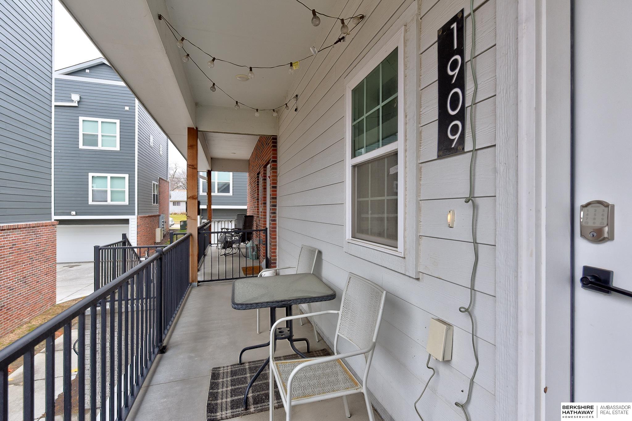 Omaha, Nebraska 68108, United States, 2 Bedrooms Bedrooms, ,3 BathroomsBathrooms,Residential,Pending,94881