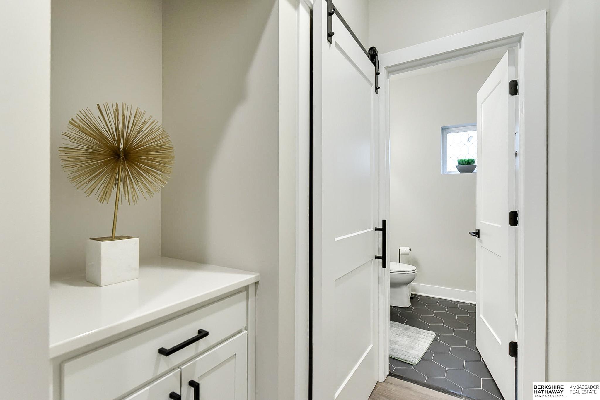 Omaha, Nebraska 68108, United States, 2 Bedrooms Bedrooms, ,3 BathroomsBathrooms,Residential,Pending,94881