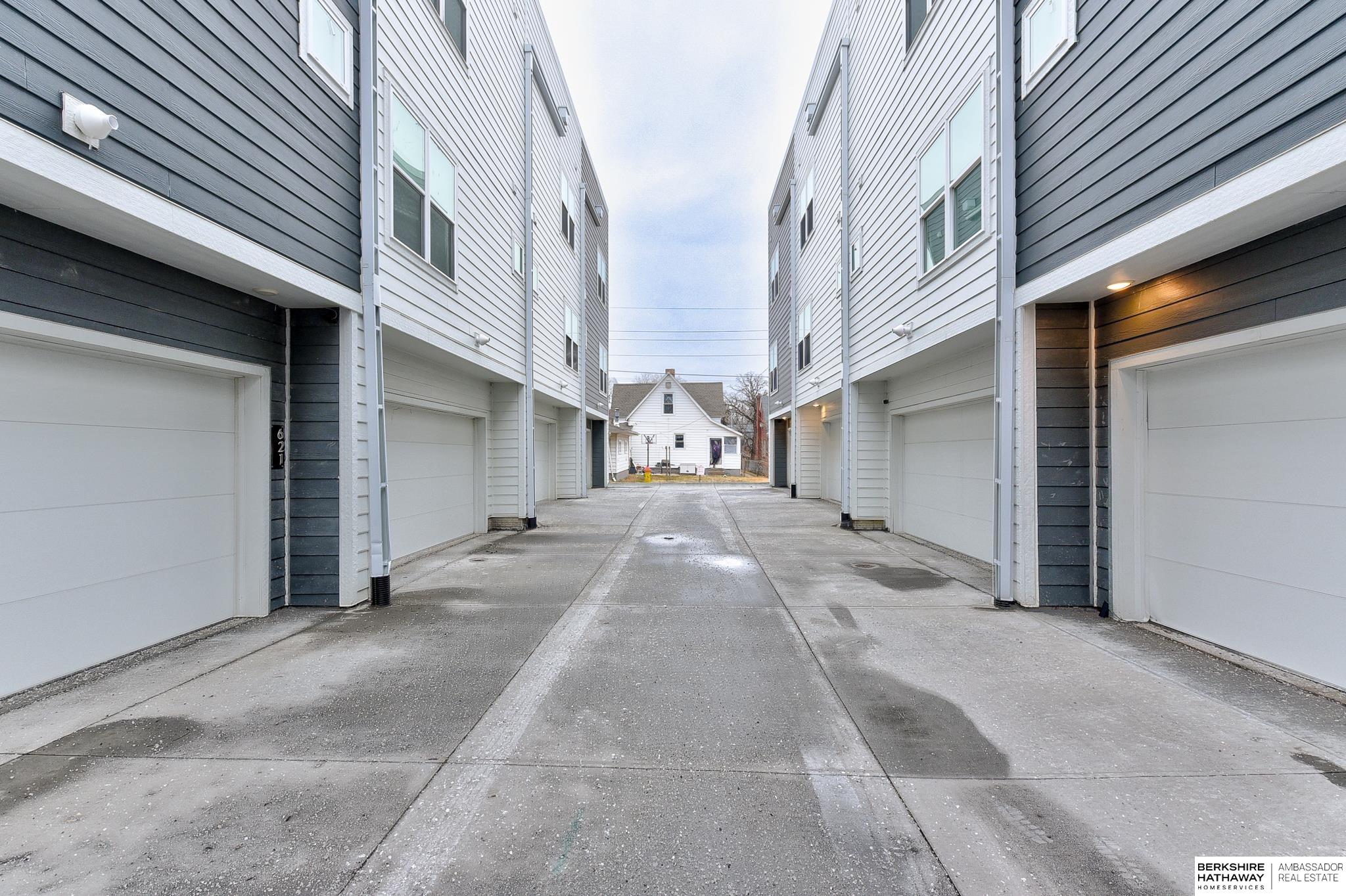 Omaha, Nebraska 68108, United States, 2 Bedrooms Bedrooms, ,3 BathroomsBathrooms,Residential,Pending,94881