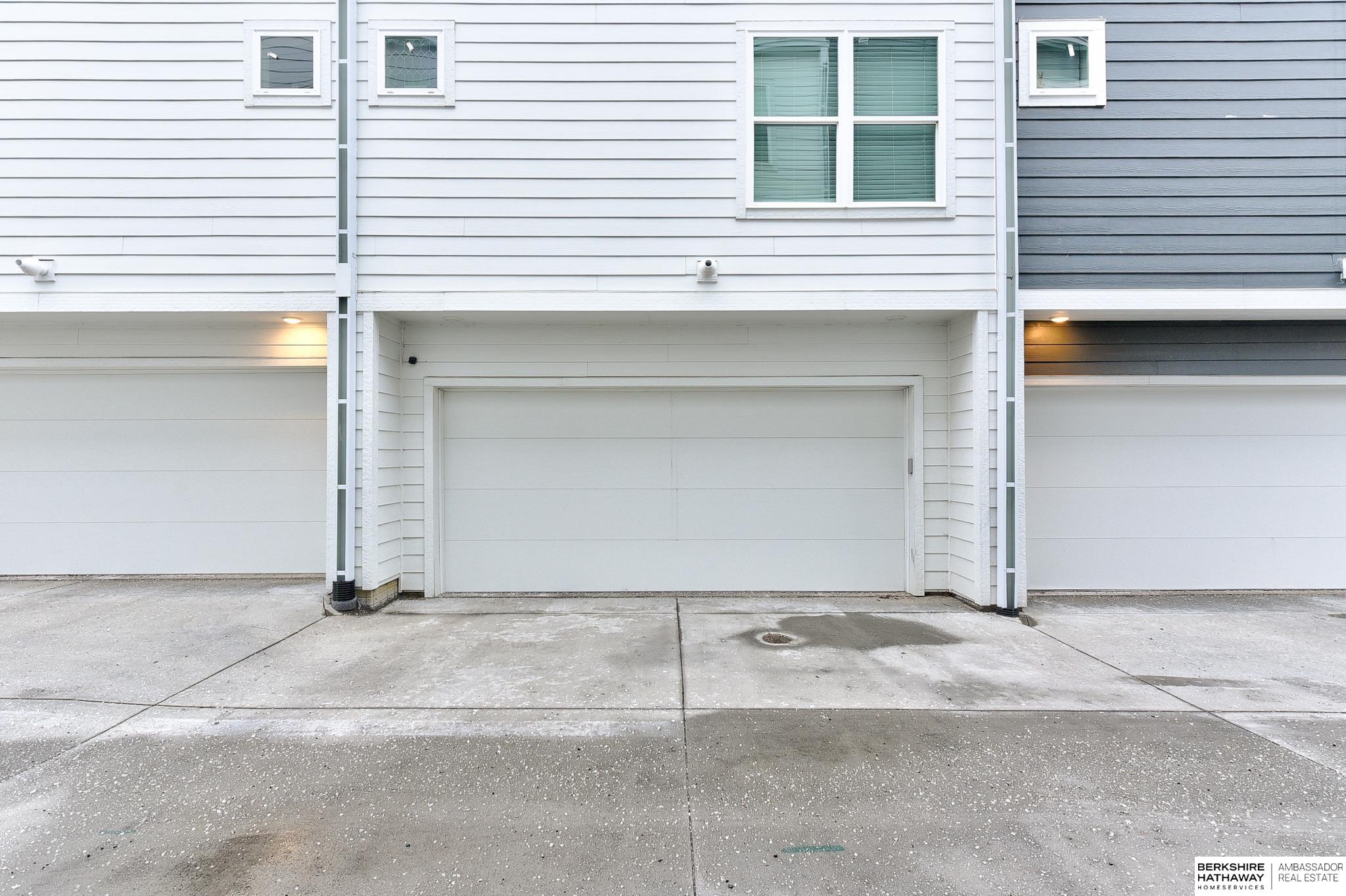 Omaha, Nebraska 68108, United States, 2 Bedrooms Bedrooms, ,3 BathroomsBathrooms,Residential,Pending,94881