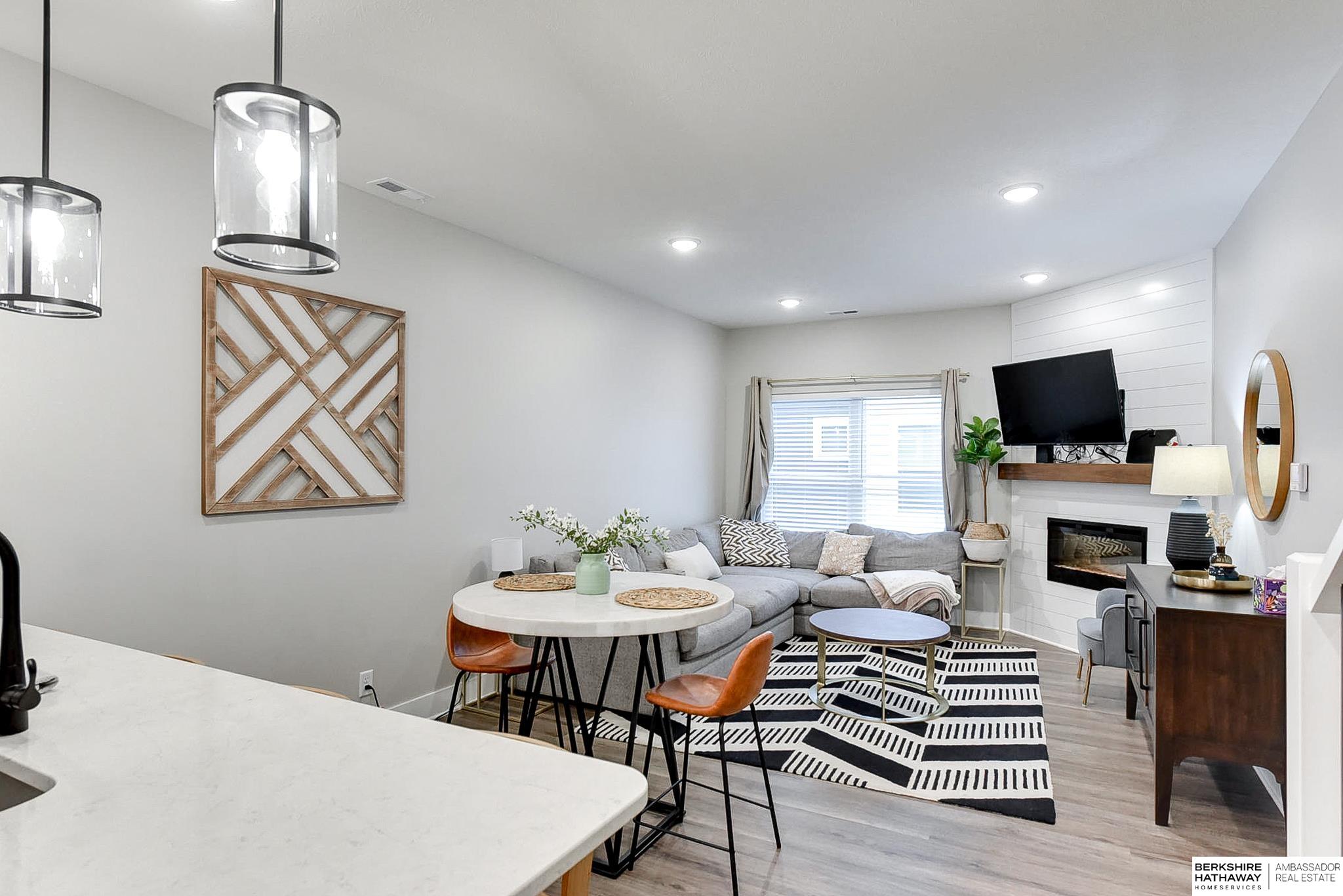 Omaha, Nebraska 68108, United States, 2 Bedrooms Bedrooms, ,3 BathroomsBathrooms,Residential,Pending,94881