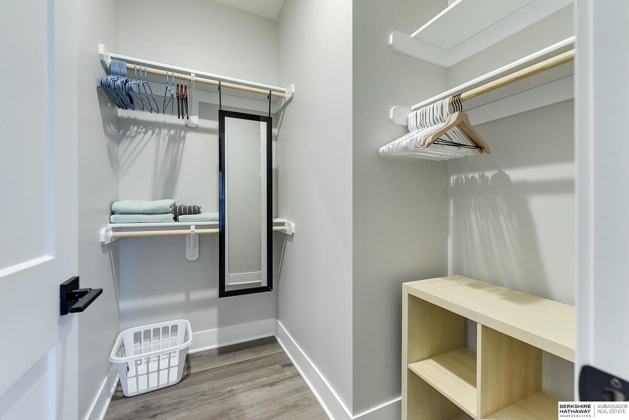 Omaha, Nebraska 68108, United States, 2 Bedrooms Bedrooms, ,3 BathroomsBathrooms,Residential,Pending,94881