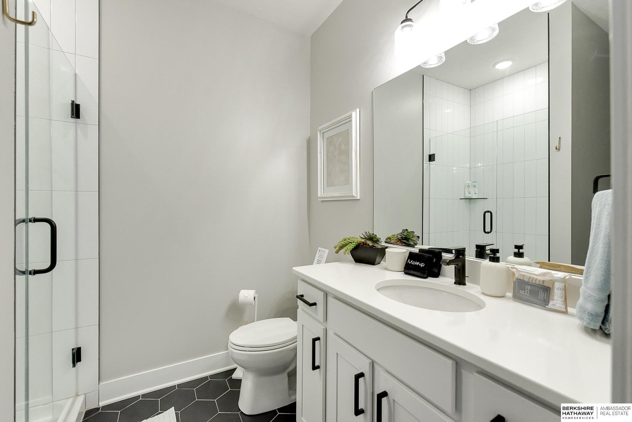 Omaha, Nebraska 68108, United States, 2 Bedrooms Bedrooms, ,3 BathroomsBathrooms,Residential,Pending,94881