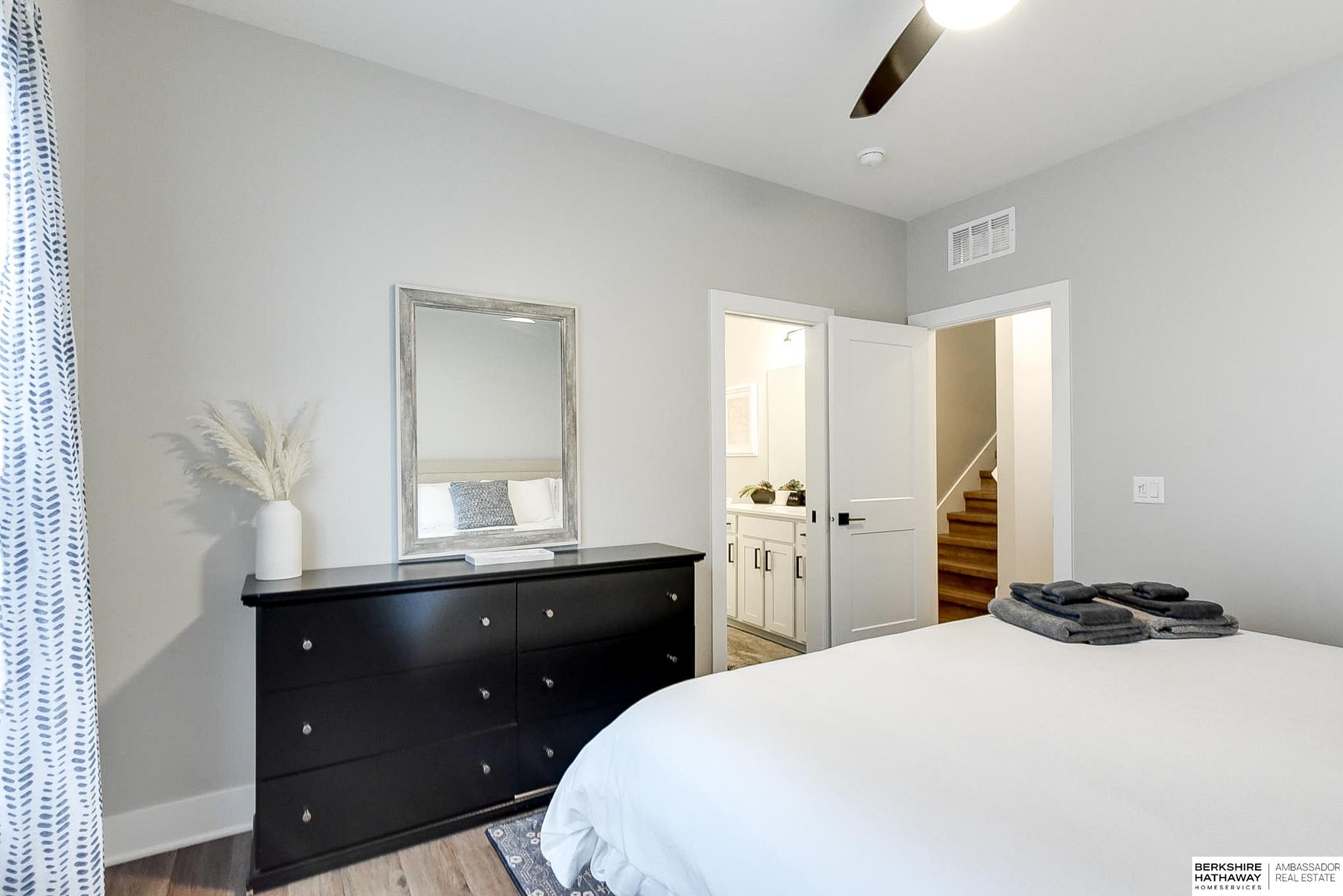 Omaha, Nebraska 68108, United States, 2 Bedrooms Bedrooms, ,3 BathroomsBathrooms,Residential,Pending,94881