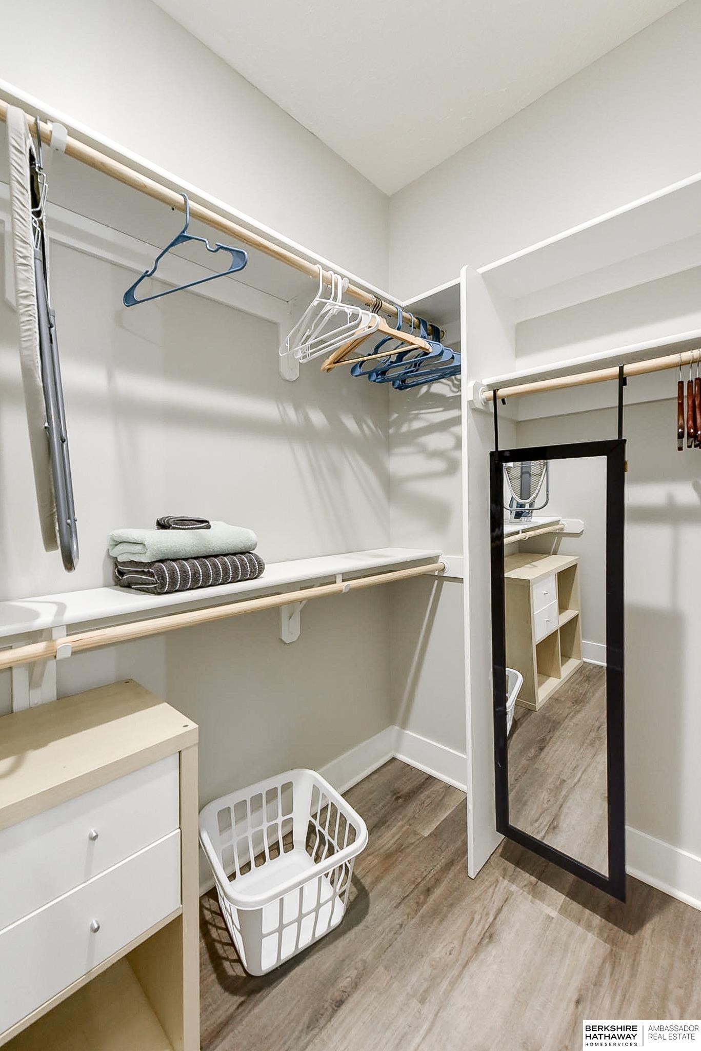 Omaha, Nebraska 68108, United States, 2 Bedrooms Bedrooms, ,3 BathroomsBathrooms,Residential,Pending,94881