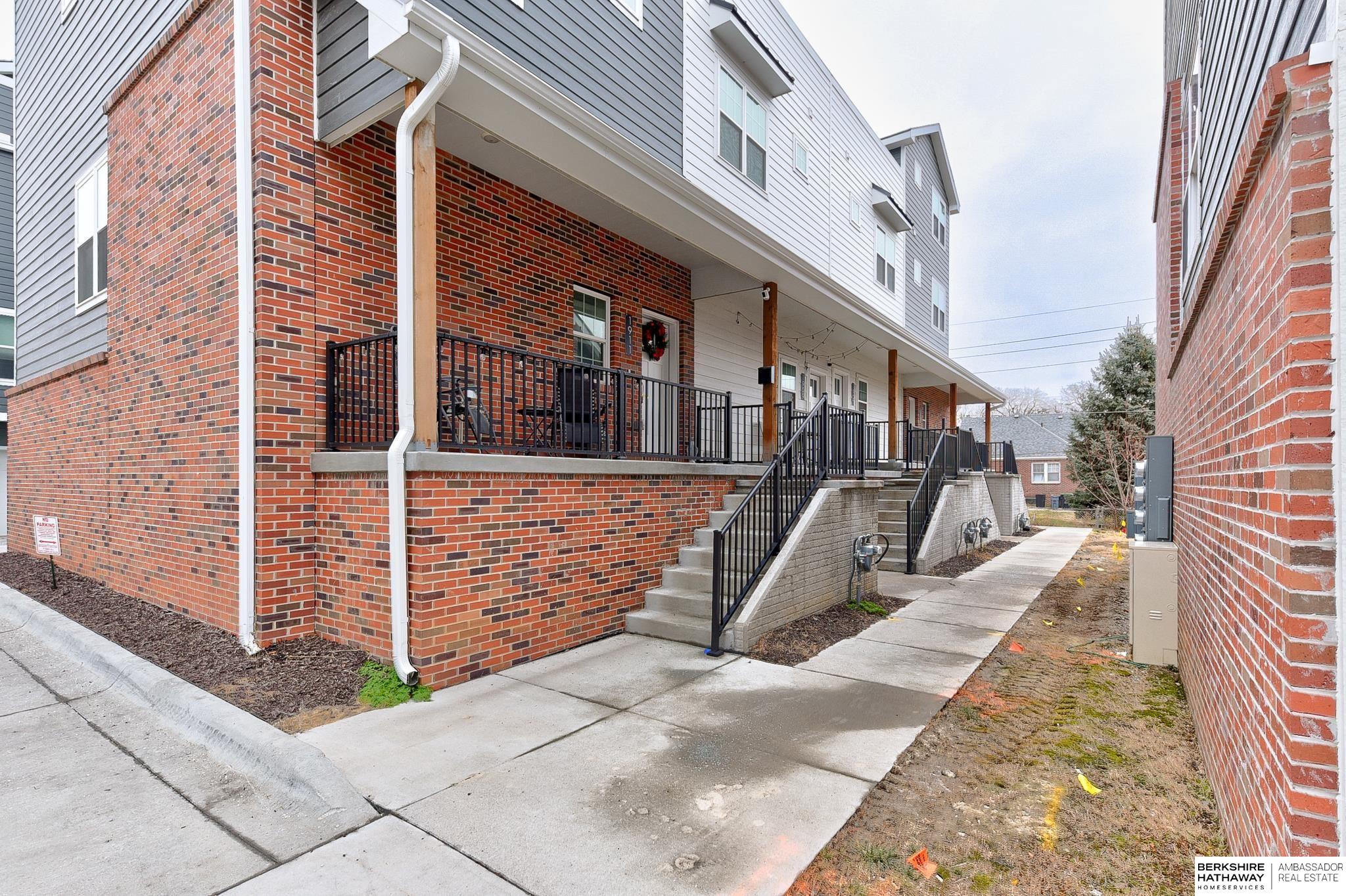 Omaha, Nebraska 68108, United States, 2 Bedrooms Bedrooms, ,3 BathroomsBathrooms,Residential,Pending,94881