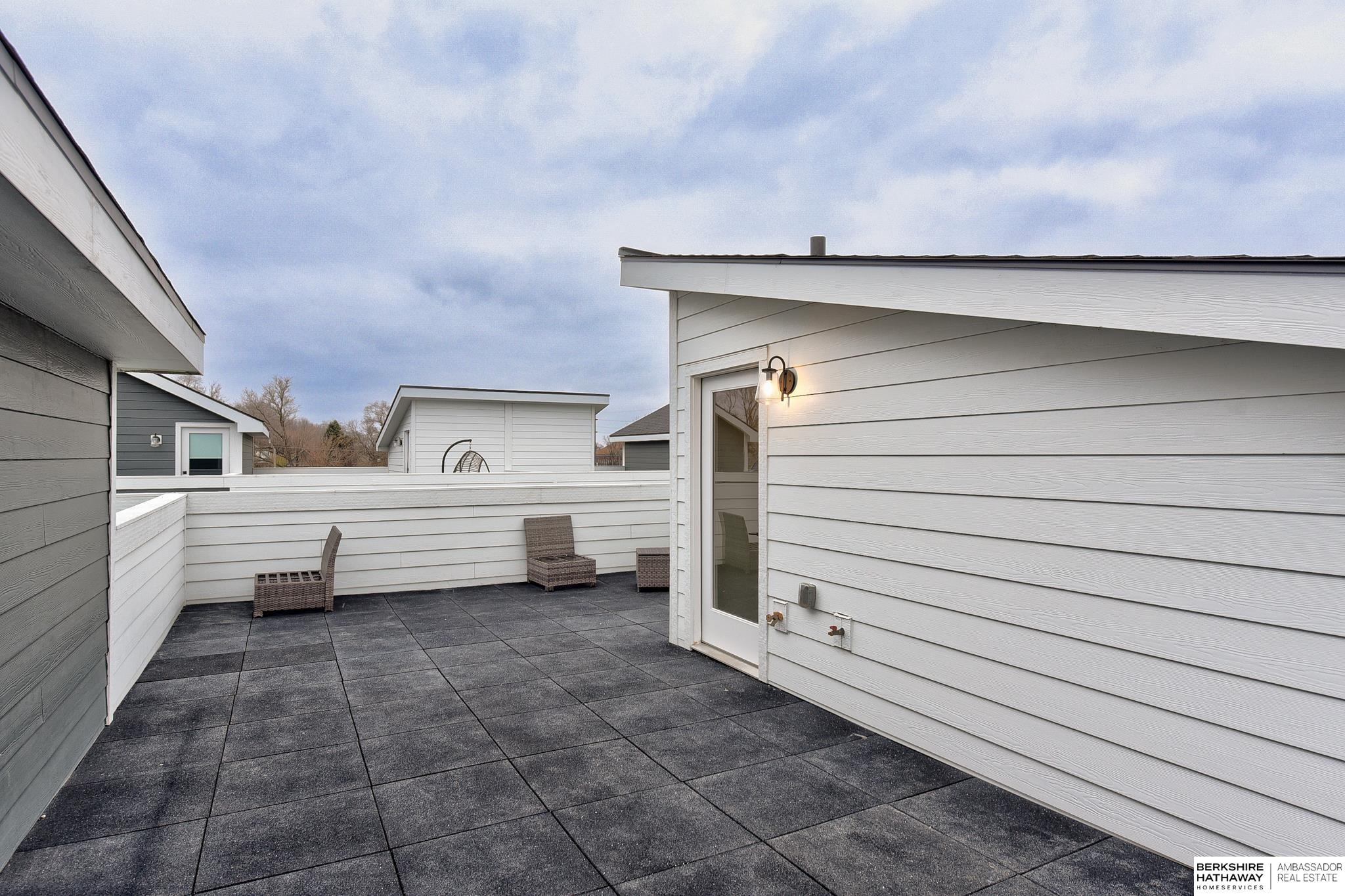 Omaha, Nebraska 68108, United States, 2 Bedrooms Bedrooms, ,3 BathroomsBathrooms,Residential,Pending,94881