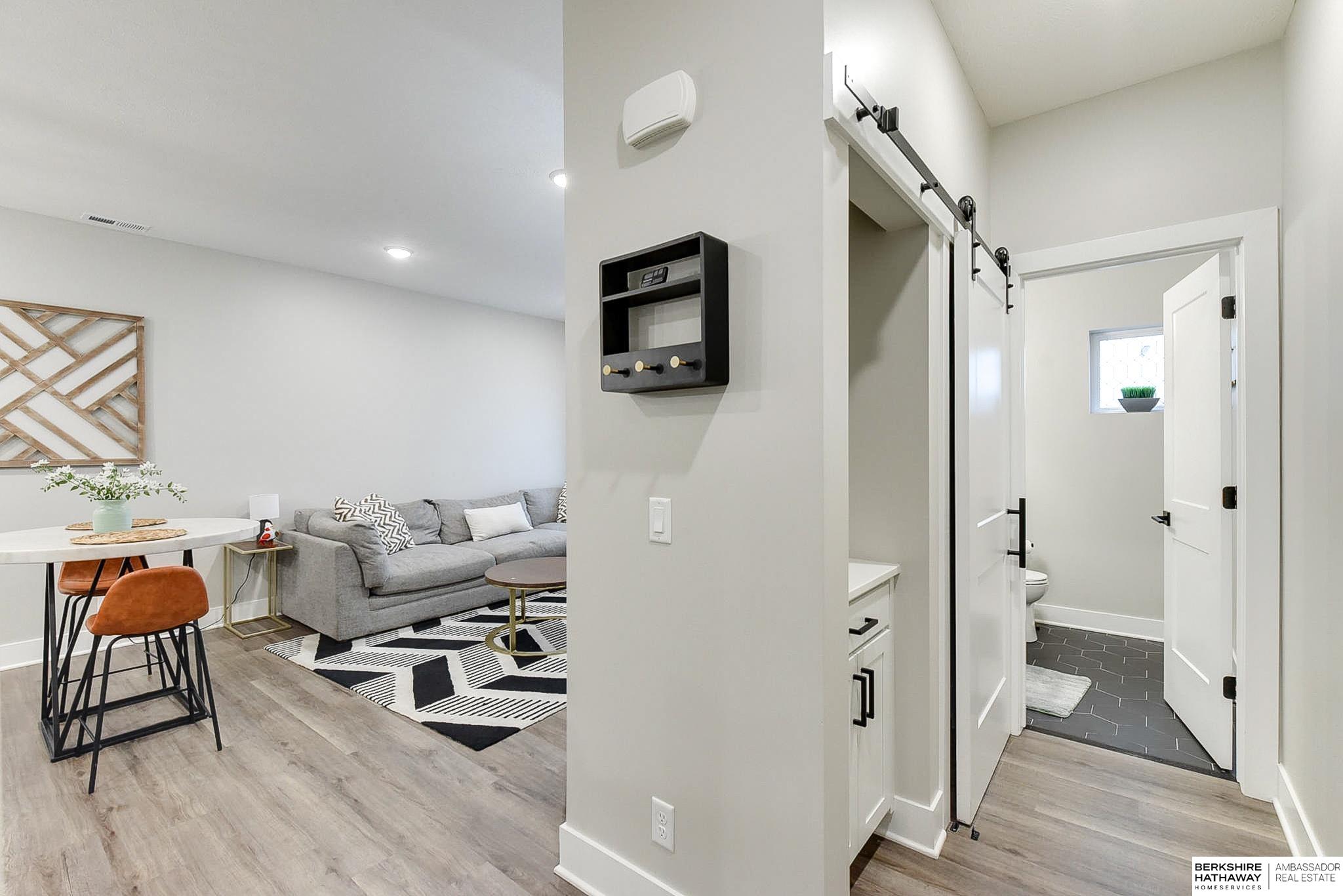 Omaha, Nebraska 68108, United States, 2 Bedrooms Bedrooms, ,3 BathroomsBathrooms,Residential,Pending,94881