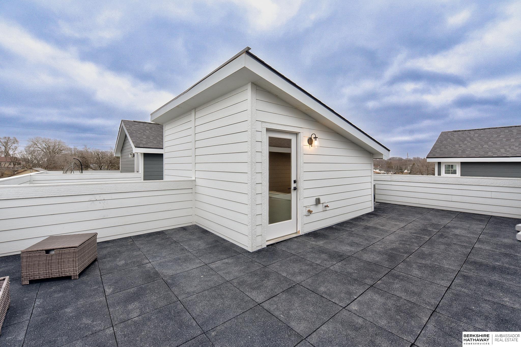 Omaha, Nebraska 68108, United States, 2 Bedrooms Bedrooms, ,3 BathroomsBathrooms,Residential,Pending,94881