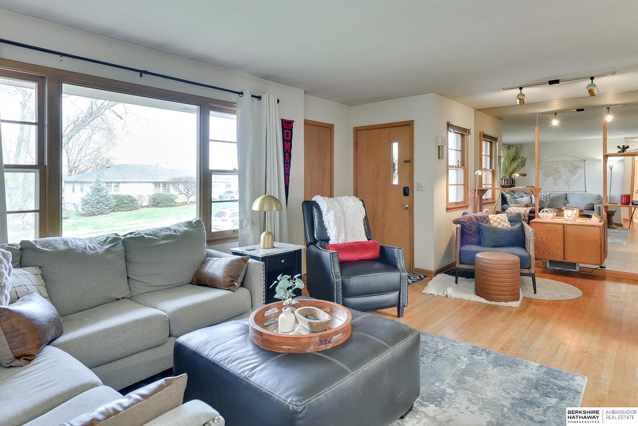 Omaha, Nebraska 68106, United States, 4 Bedrooms Bedrooms, ,3 BathroomsBathrooms,Residential,Pending,103089