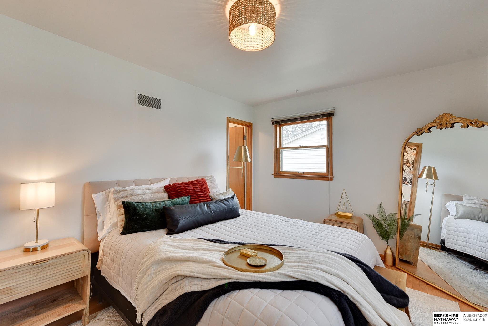 Omaha, Nebraska 68106, United States, 4 Bedrooms Bedrooms, ,3 BathroomsBathrooms,Residential,Pending,103089