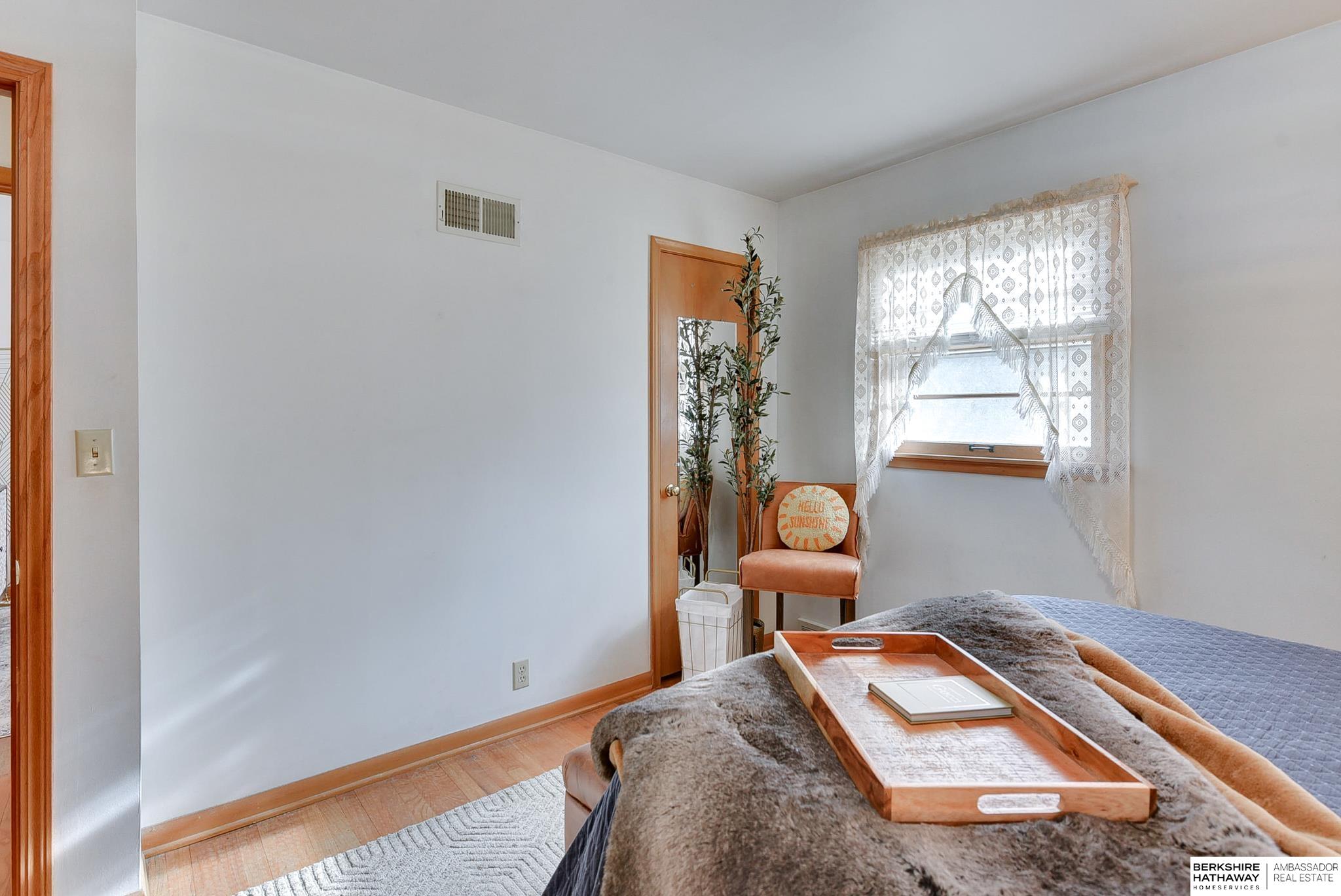 Omaha, Nebraska 68106, United States, 4 Bedrooms Bedrooms, ,3 BathroomsBathrooms,Residential,Pending,103089