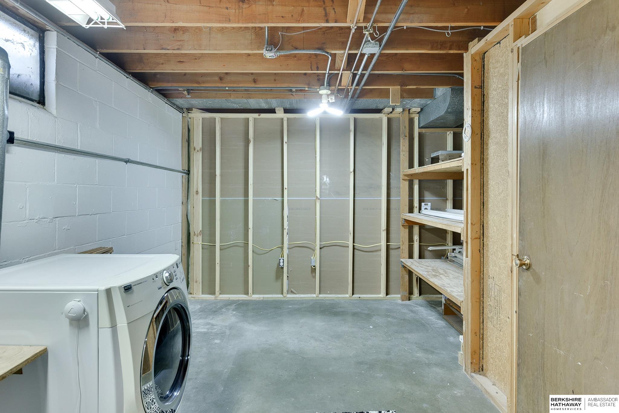 Omaha, Nebraska 68106, United States, 4 Bedrooms Bedrooms, ,3 BathroomsBathrooms,Residential,Pending,103089