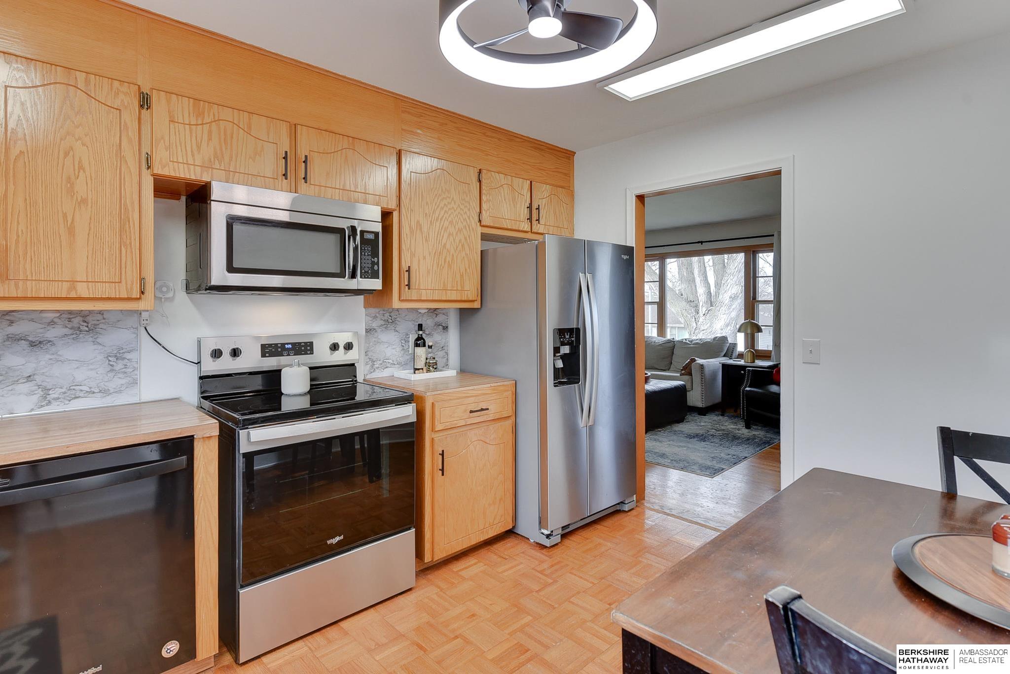 Omaha, Nebraska 68106, United States, 4 Bedrooms Bedrooms, ,3 BathroomsBathrooms,Residential,Pending,103089