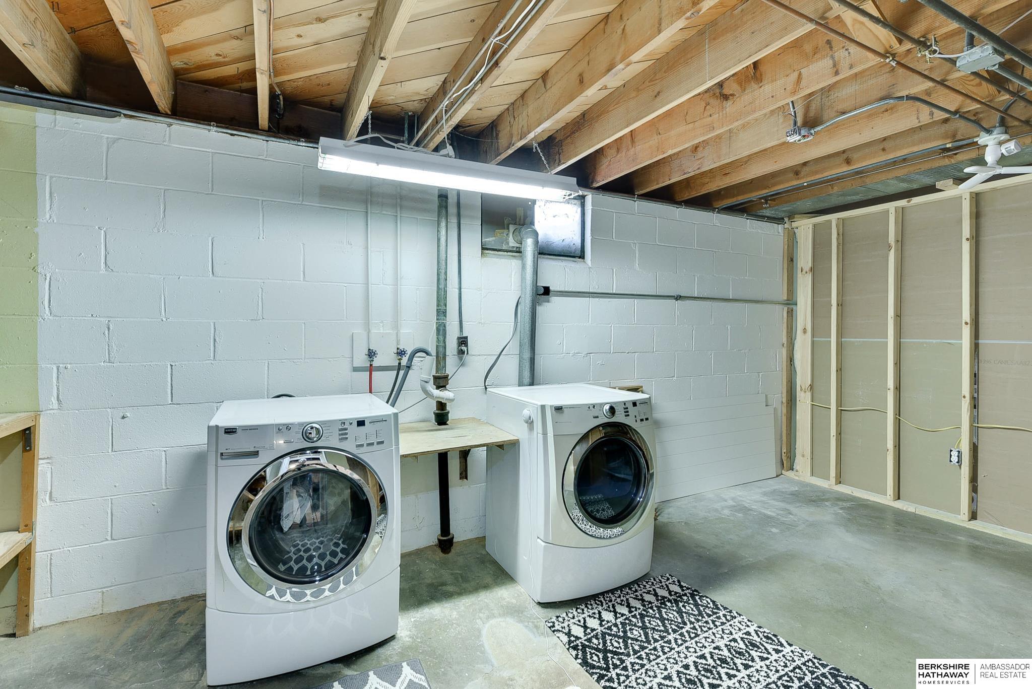 Omaha, Nebraska 68106, United States, 4 Bedrooms Bedrooms, ,3 BathroomsBathrooms,Residential,Pending,103089