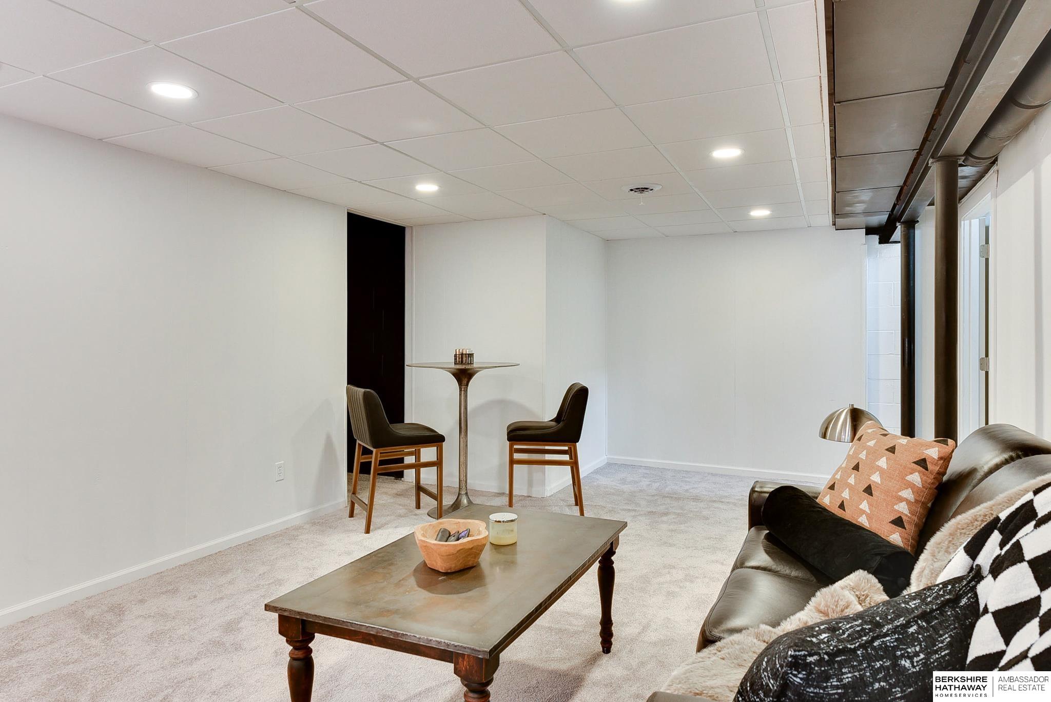 Omaha, Nebraska 68106, United States, 4 Bedrooms Bedrooms, ,3 BathroomsBathrooms,Residential,Pending,103089