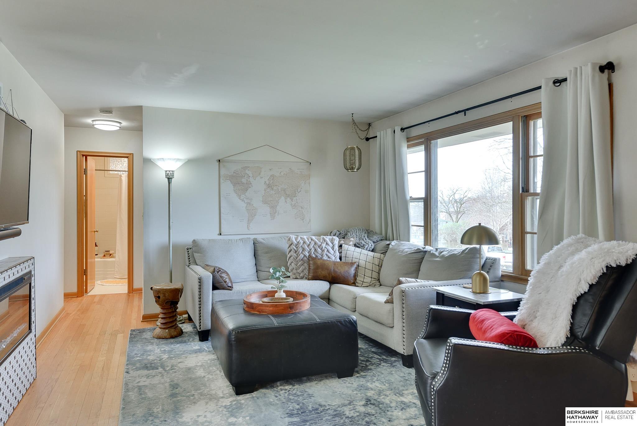 Omaha, Nebraska 68106, United States, 4 Bedrooms Bedrooms, ,3 BathroomsBathrooms,Residential,Pending,103089