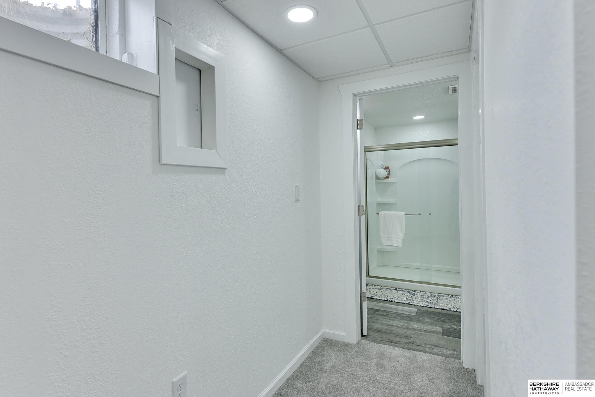 Omaha, Nebraska 68106, United States, 4 Bedrooms Bedrooms, ,3 BathroomsBathrooms,Residential,Pending,103089