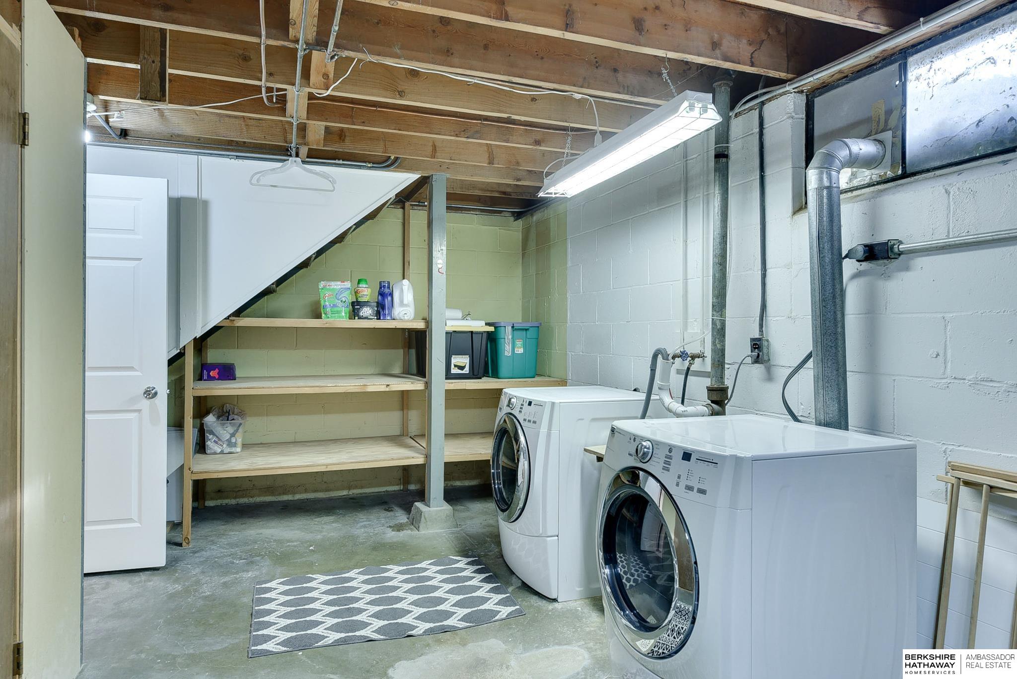 Omaha, Nebraska 68106, United States, 4 Bedrooms Bedrooms, ,3 BathroomsBathrooms,Residential,Pending,103089