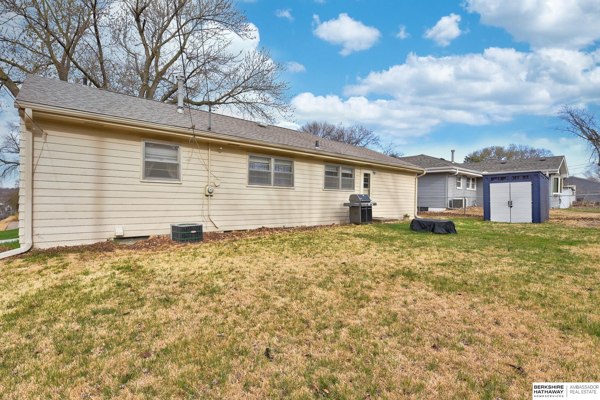 Omaha, Nebraska 68106, United States, 4 Bedrooms Bedrooms, ,3 BathroomsBathrooms,Residential,Pending,103089