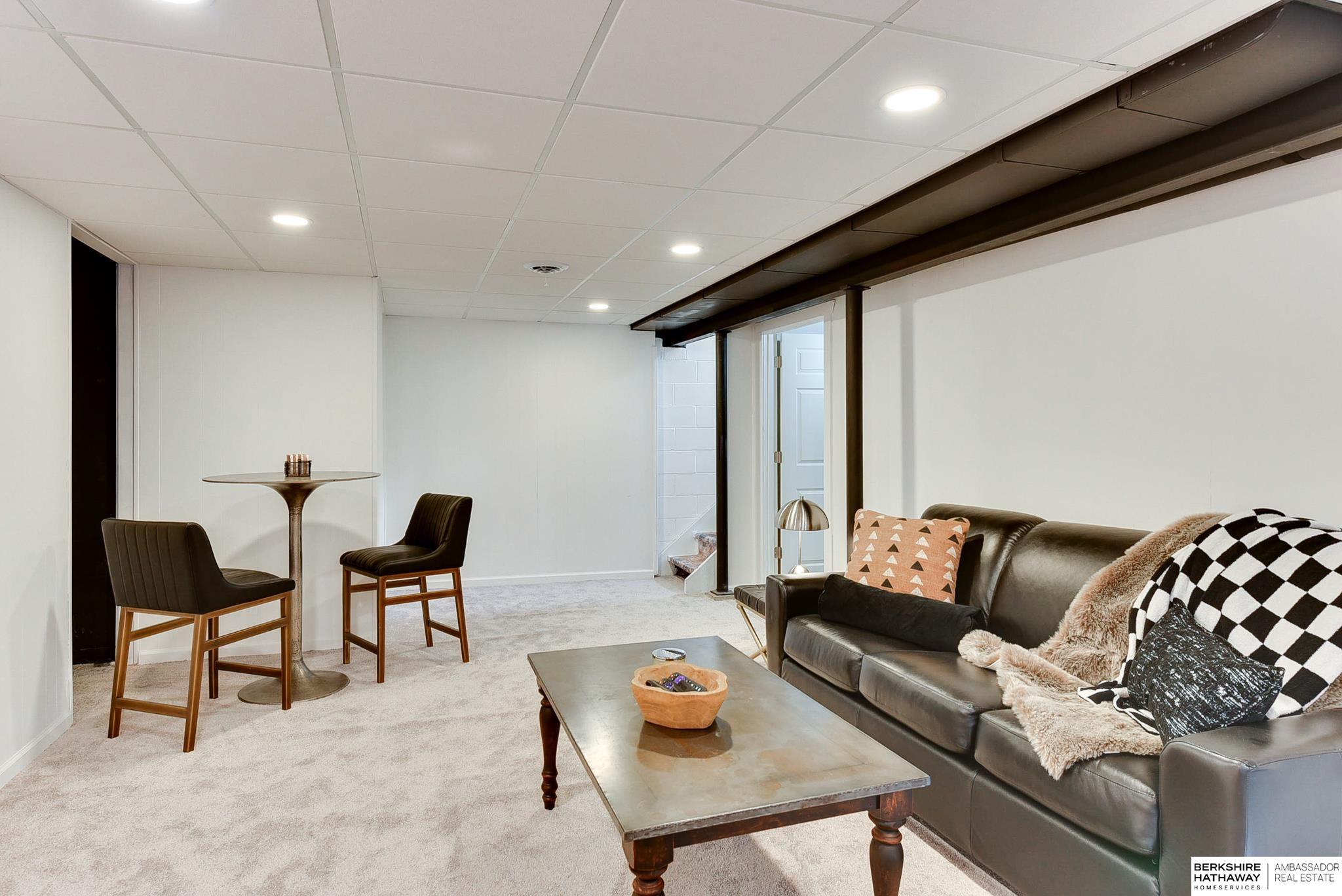 Omaha, Nebraska 68106, United States, 4 Bedrooms Bedrooms, ,3 BathroomsBathrooms,Residential,Pending,103089