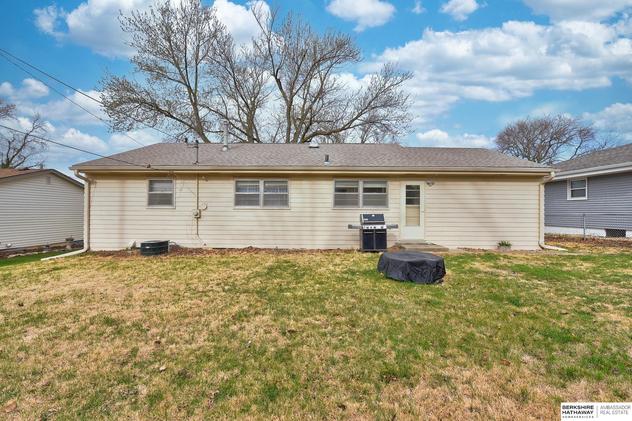 Omaha, Nebraska 68106, United States, 4 Bedrooms Bedrooms, ,3 BathroomsBathrooms,Residential,Pending,103089