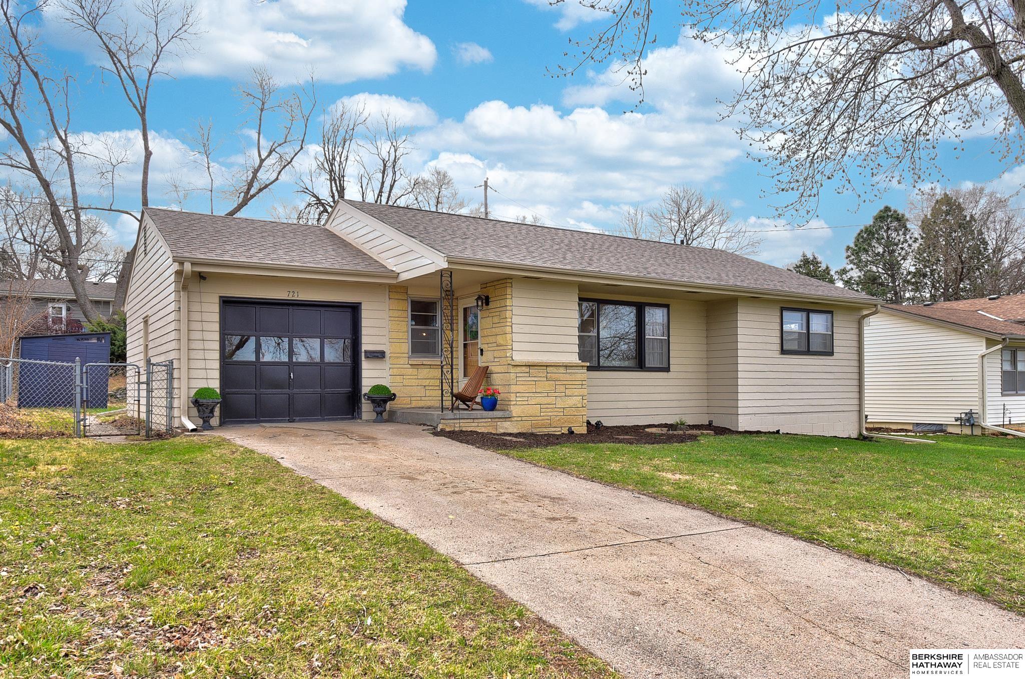 Omaha, Nebraska 68106, United States, 4 Bedrooms Bedrooms, ,3 BathroomsBathrooms,Residential,Pending,103089