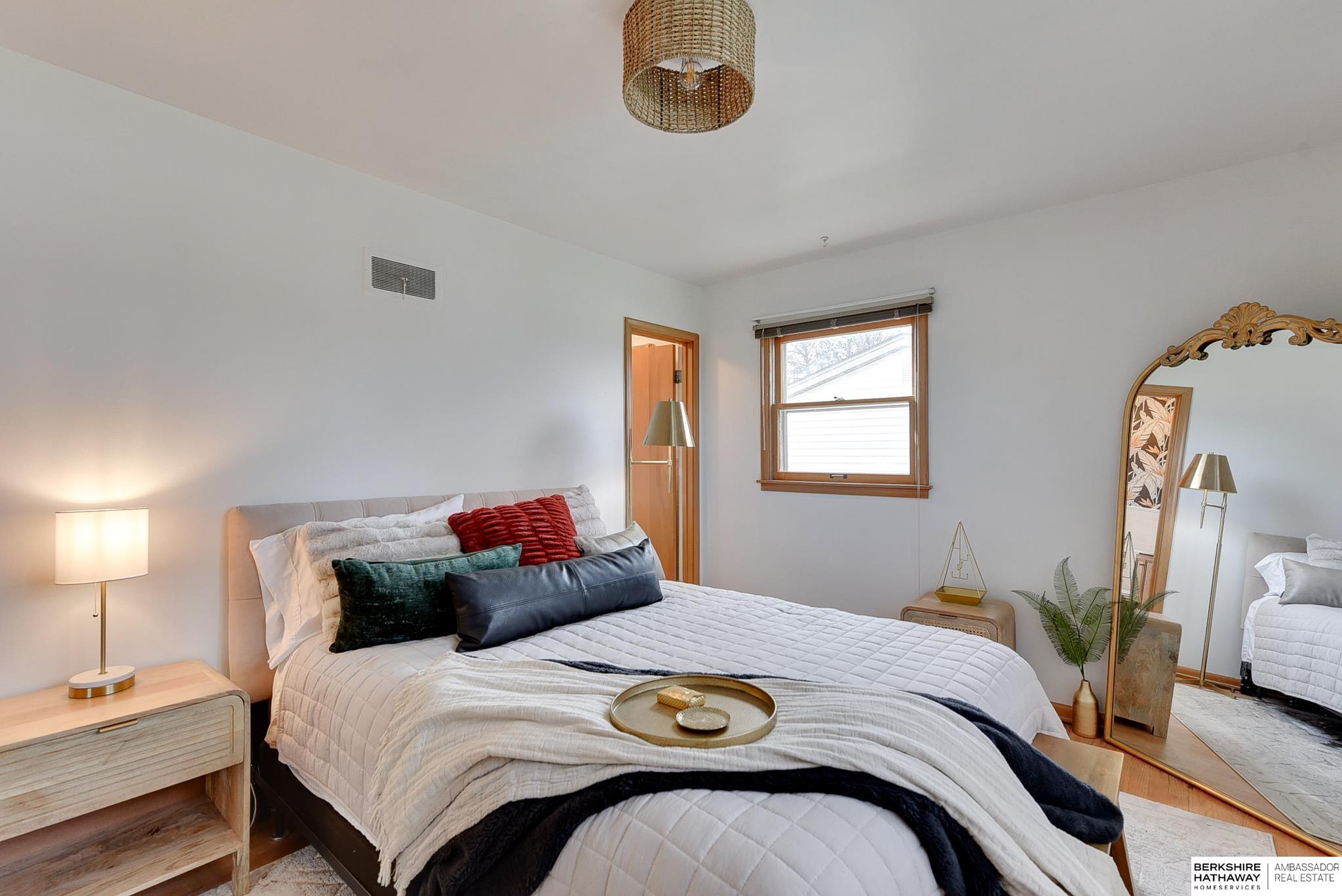 Omaha, Nebraska 68106, United States, 4 Bedrooms Bedrooms, ,3 BathroomsBathrooms,Residential,Pending,103089