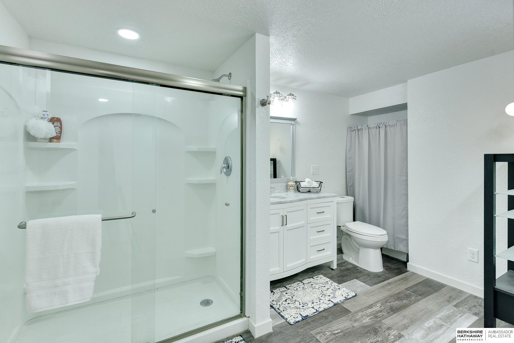 Omaha, Nebraska 68106, United States, 4 Bedrooms Bedrooms, ,3 BathroomsBathrooms,Residential,Pending,103089