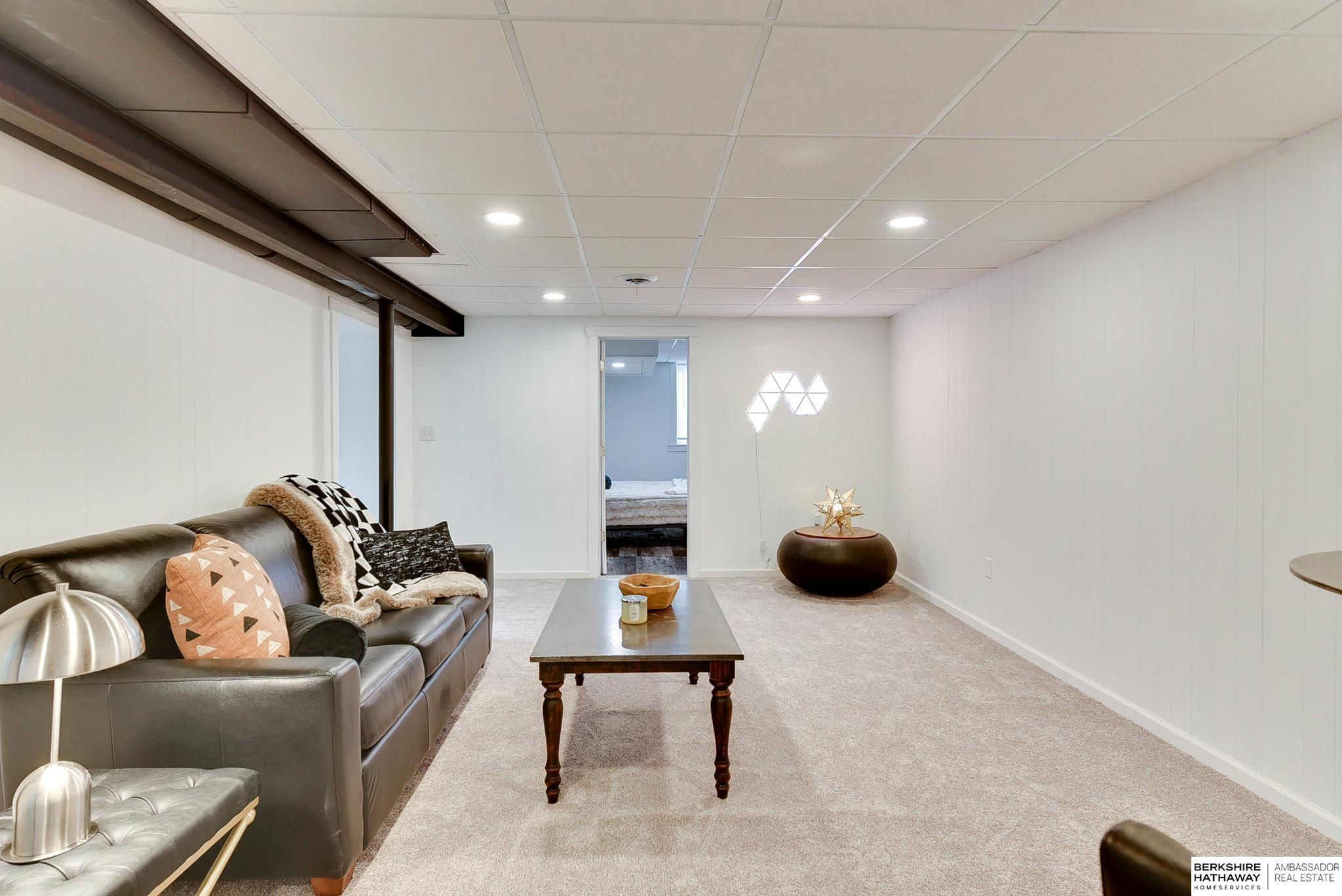 Omaha, Nebraska 68106, United States, 4 Bedrooms Bedrooms, ,3 BathroomsBathrooms,Residential,Pending,103089