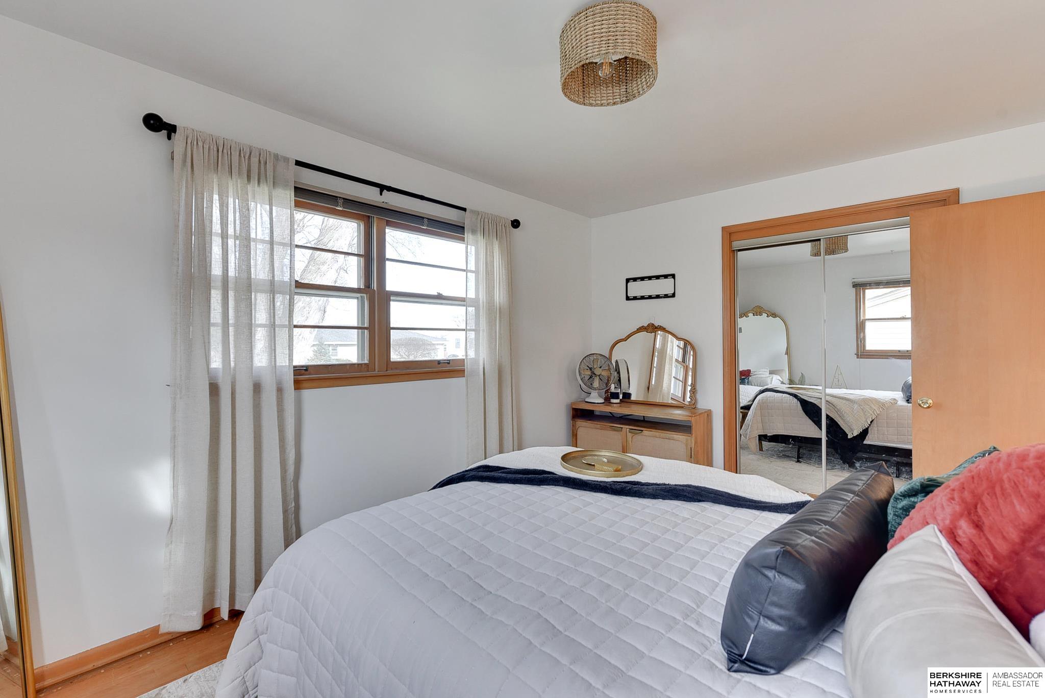 Omaha, Nebraska 68106, United States, 4 Bedrooms Bedrooms, ,3 BathroomsBathrooms,Residential,Pending,103089