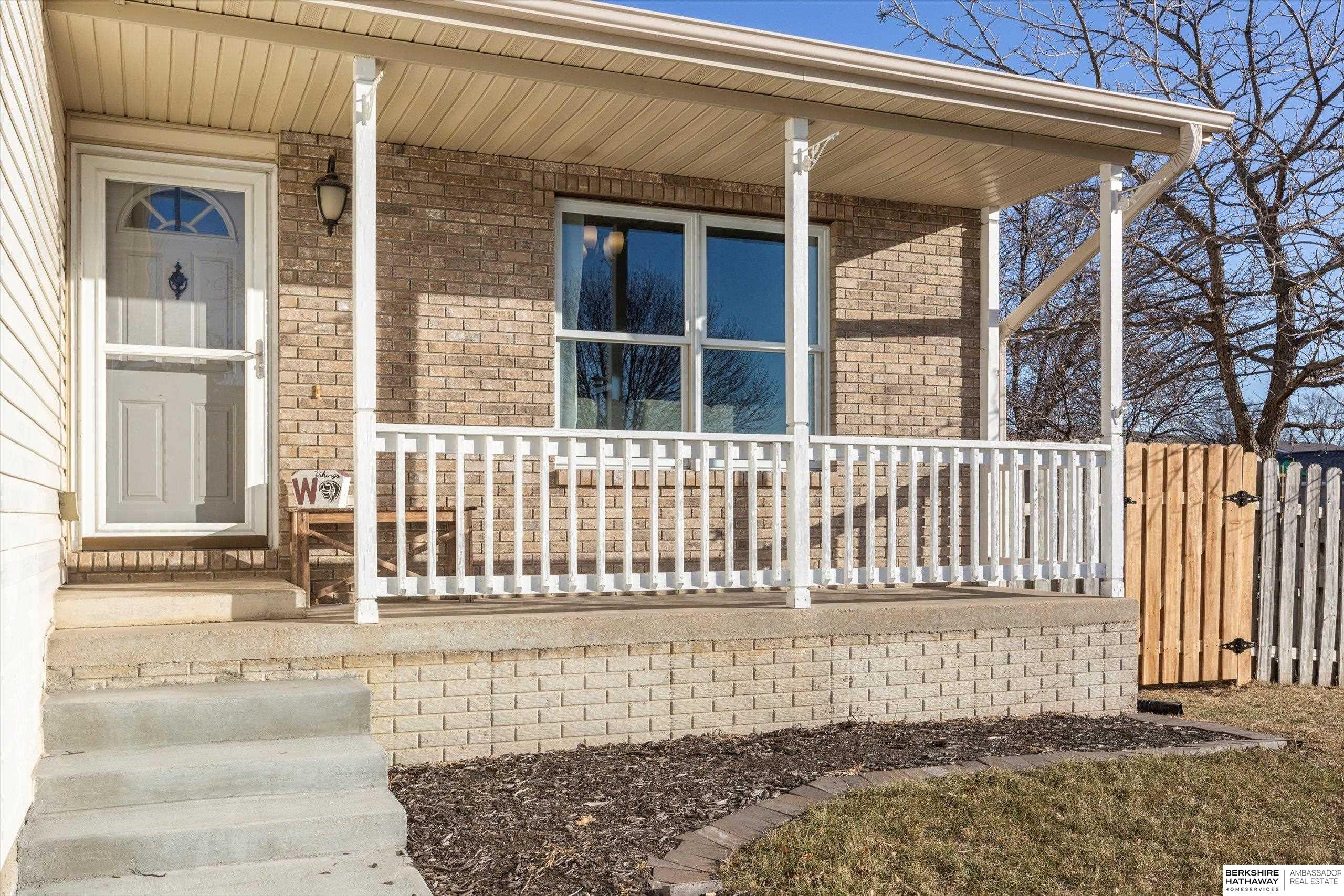 Waverly, Nebraska 68462, United States, 4 Bedrooms Bedrooms, ,2 BathroomsBathrooms,Residential,Pending,11114