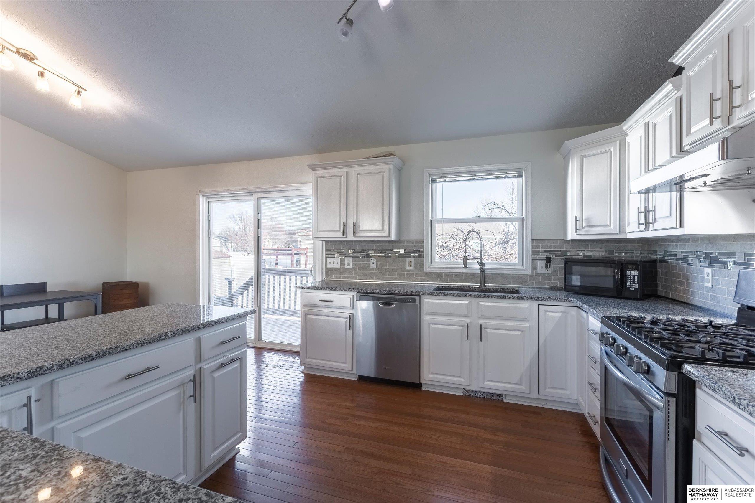 Waverly, Nebraska 68462, United States, 4 Bedrooms Bedrooms, ,2 BathroomsBathrooms,Residential,Pending,11114