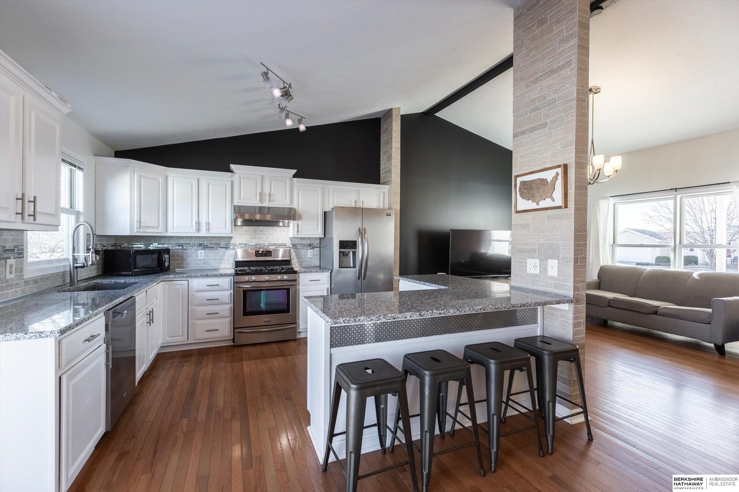 Waverly, Nebraska 68462, United States, 4 Bedrooms Bedrooms, ,2 BathroomsBathrooms,Residential,Pending,11114