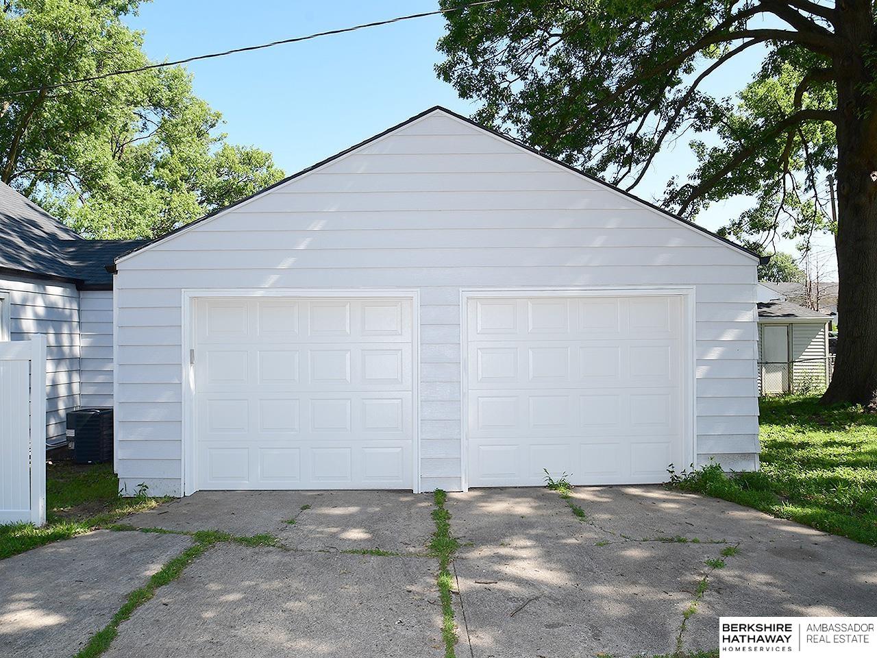 Omaha, Nebraska 68107, United States, 4 Bedrooms Bedrooms, ,2 BathroomsBathrooms,Residential,Pending,25903