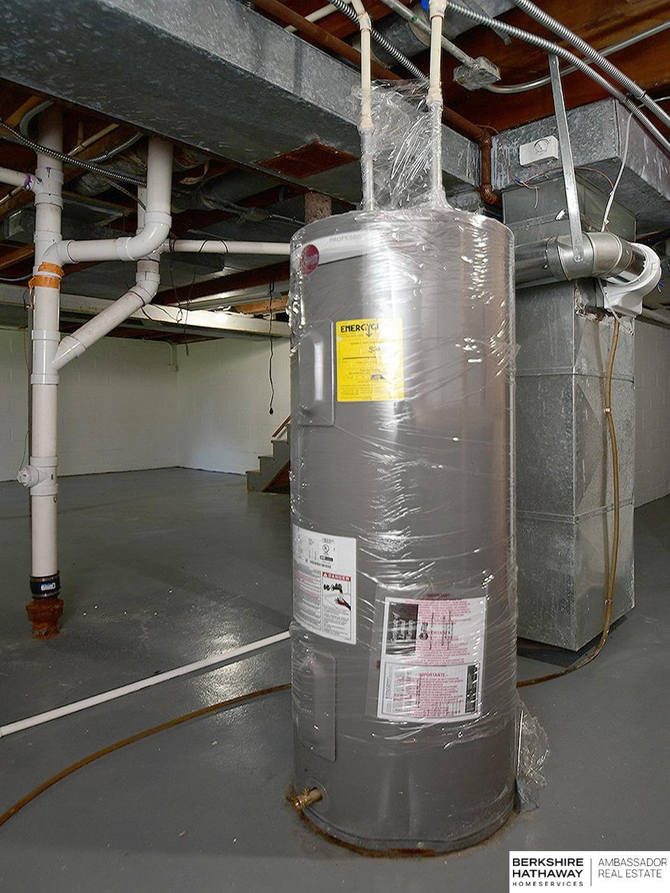 Omaha, Nebraska 68107, United States, 4 Bedrooms Bedrooms, ,2 BathroomsBathrooms,Residential,Pending,25903