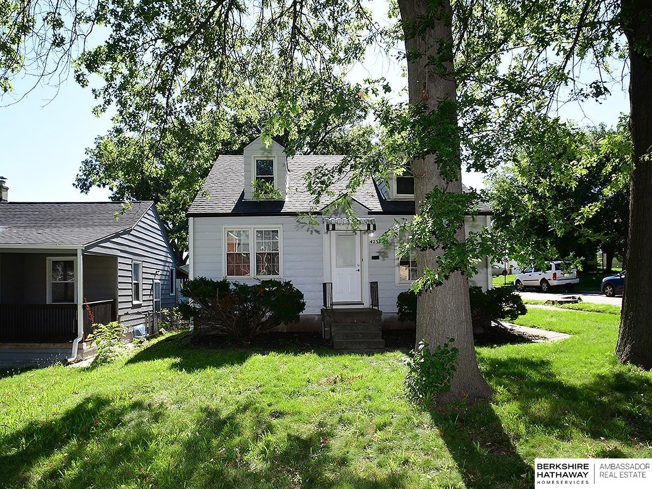 Omaha, Nebraska 68107, United States, 4 Bedrooms Bedrooms, ,2 BathroomsBathrooms,Residential,Pending,25903