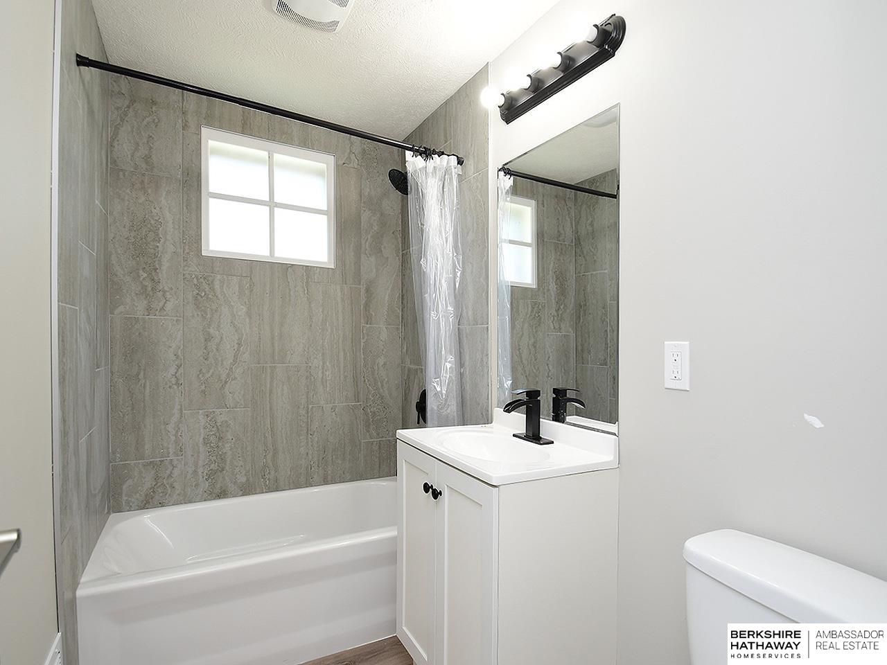 Omaha, Nebraska 68107, United States, 4 Bedrooms Bedrooms, ,2 BathroomsBathrooms,Residential,Pending,25903