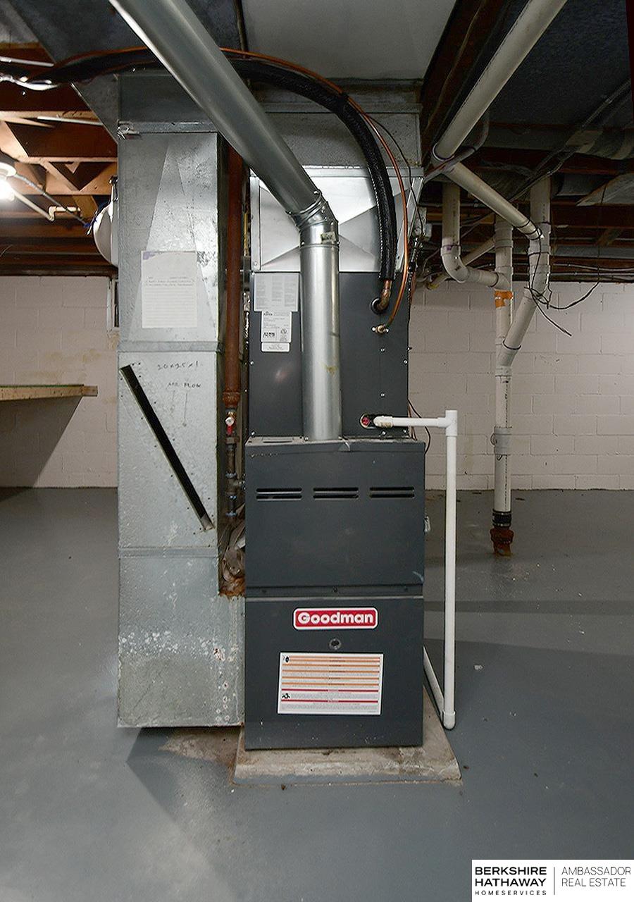 Omaha, Nebraska 68107, United States, 4 Bedrooms Bedrooms, ,2 BathroomsBathrooms,Residential,Pending,25903