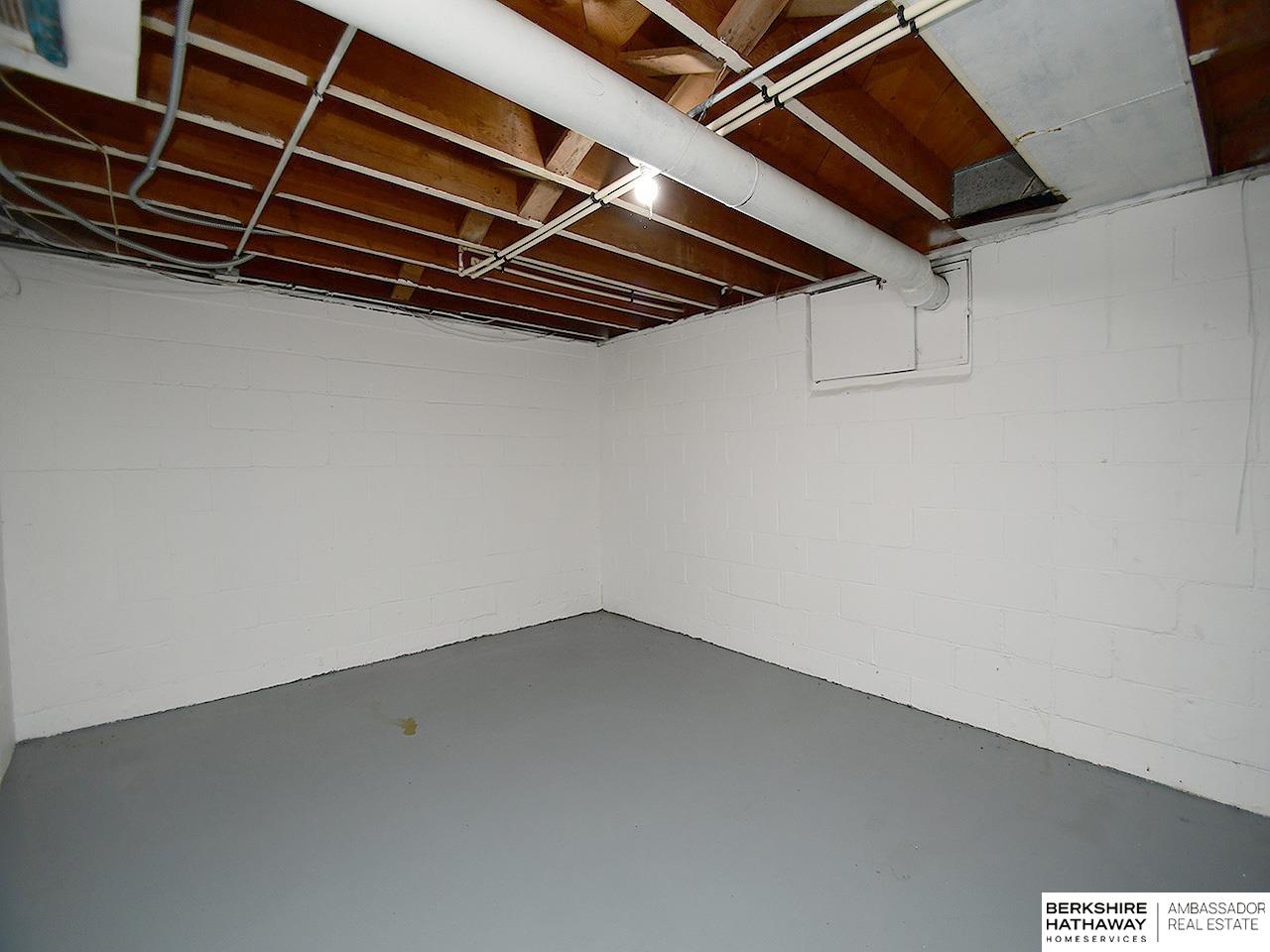 Omaha, Nebraska 68107, United States, 4 Bedrooms Bedrooms, ,2 BathroomsBathrooms,Residential,Pending,25903