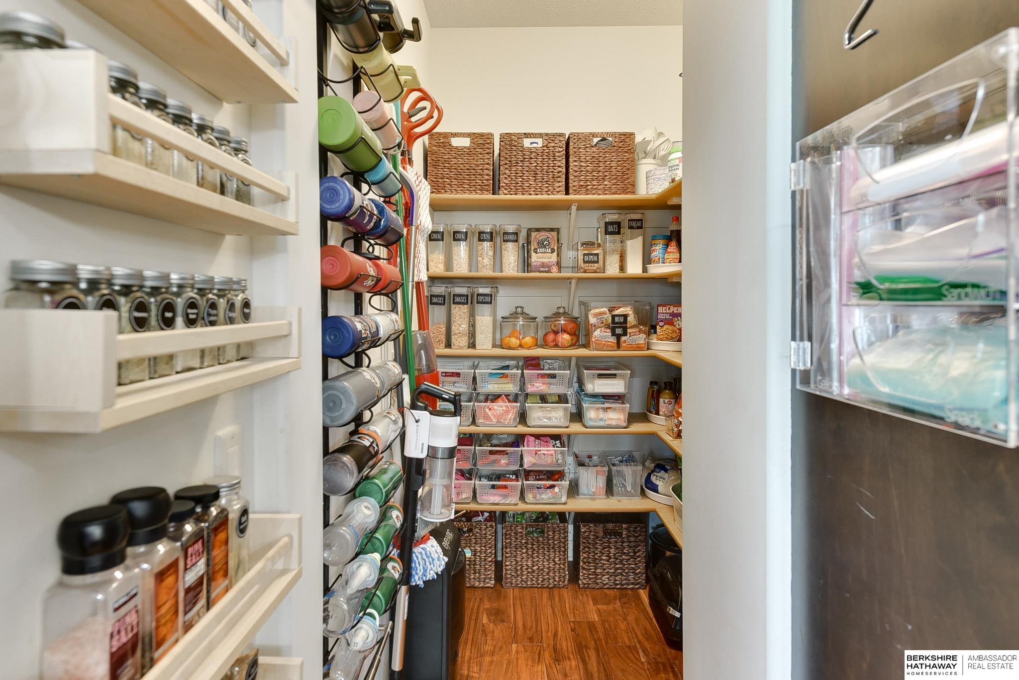 Omaha, Nebraska 68135, United States, 4 Bedrooms Bedrooms, ,3 BathroomsBathrooms,Residential,Pending,107959