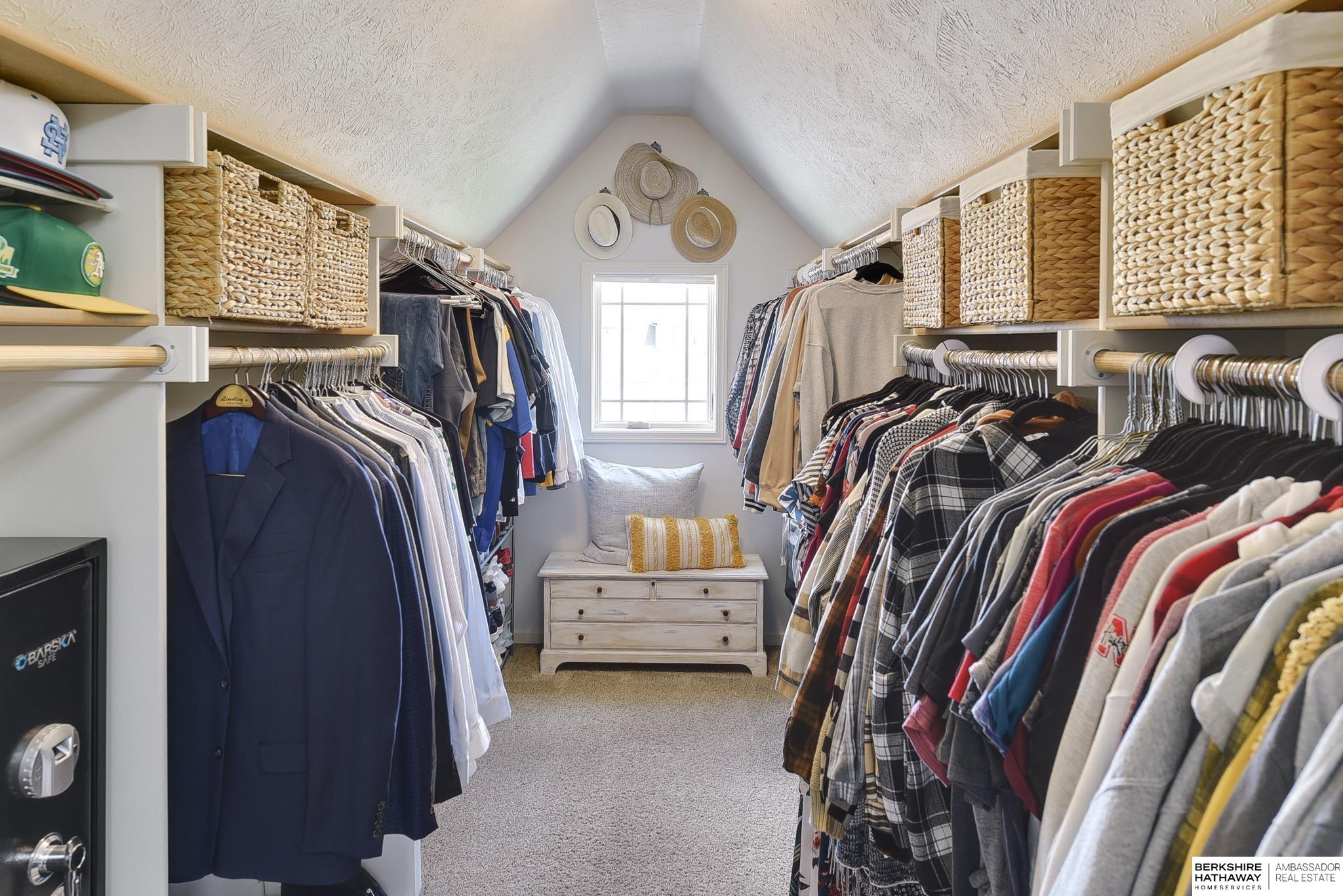 Omaha, Nebraska 68135, United States, 4 Bedrooms Bedrooms, ,3 BathroomsBathrooms,Residential,Pending,107959