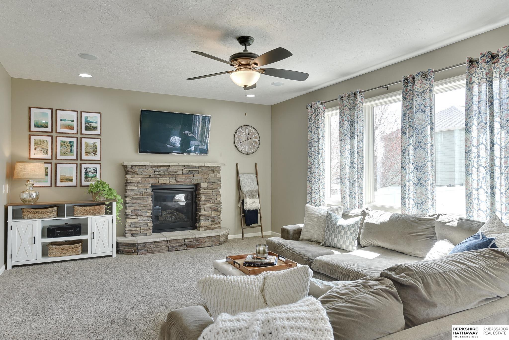 Omaha, Nebraska 68135, United States, 4 Bedrooms Bedrooms, ,3 BathroomsBathrooms,Residential,Pending,107959